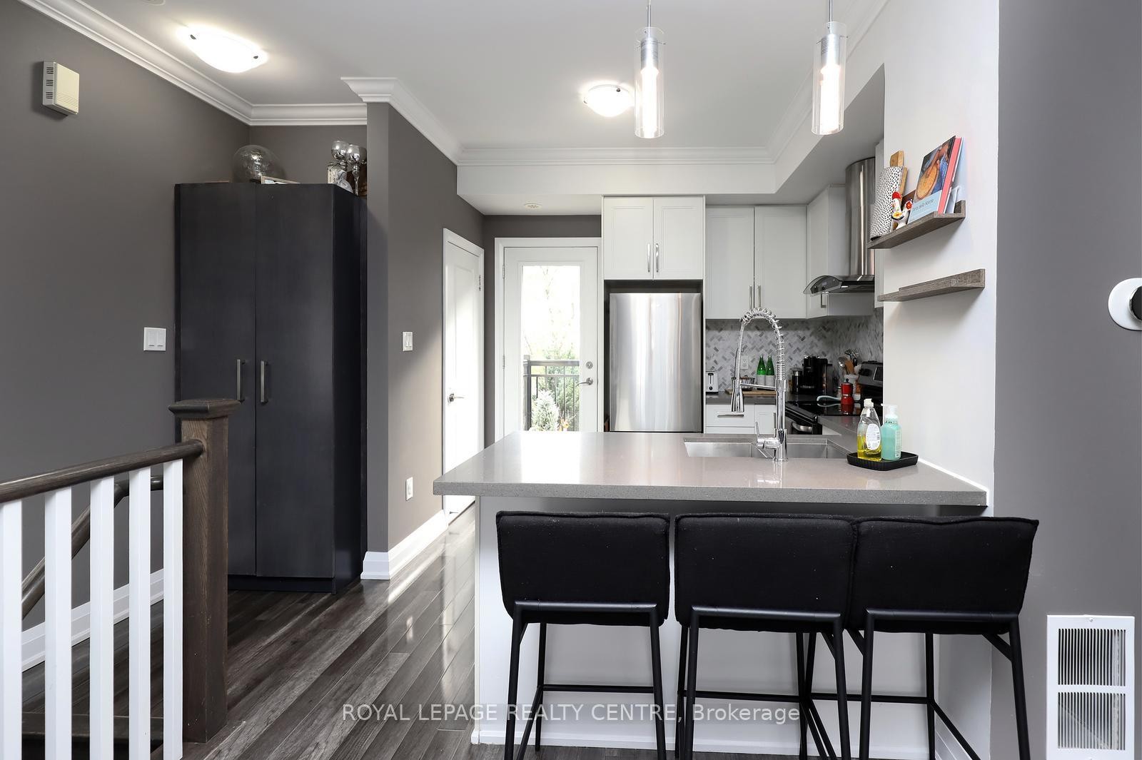 









3077


Cawthra

Road, 10,
Mississauga,




ON
L5A 2X4


