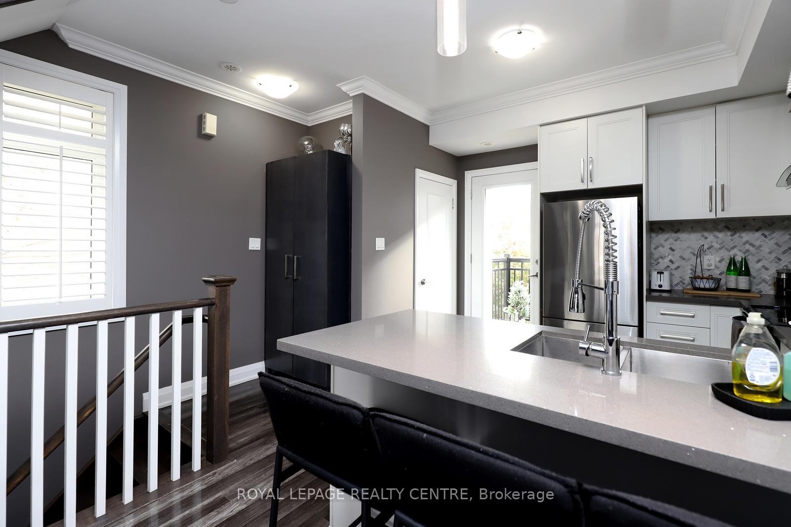 









3077


Cawthra

Road, 10,
Mississauga,




ON
L5A 2X4

