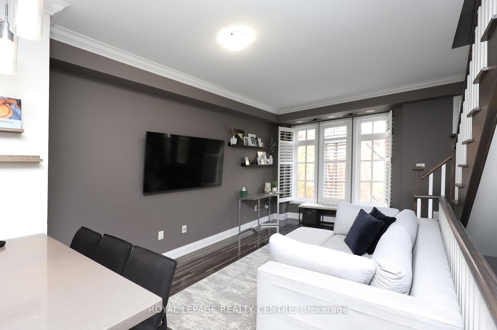 









3077


Cawthra

Road, 10,
Mississauga,




ON
L5A 2X4

