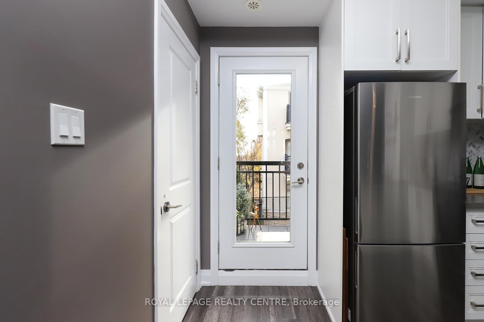









3077


Cawthra

Road, 10,
Mississauga,




ON
L5A 2X4


