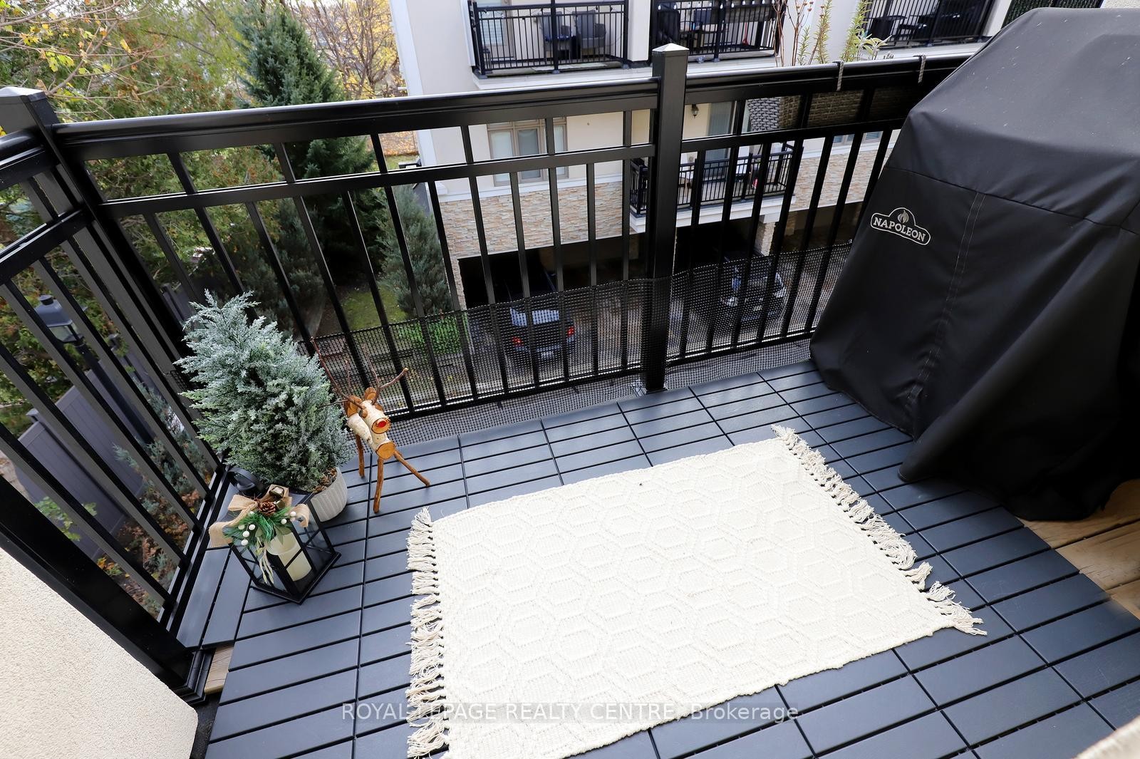 









3077


Cawthra

Road, 10,
Mississauga,




ON
L5A 2X4

