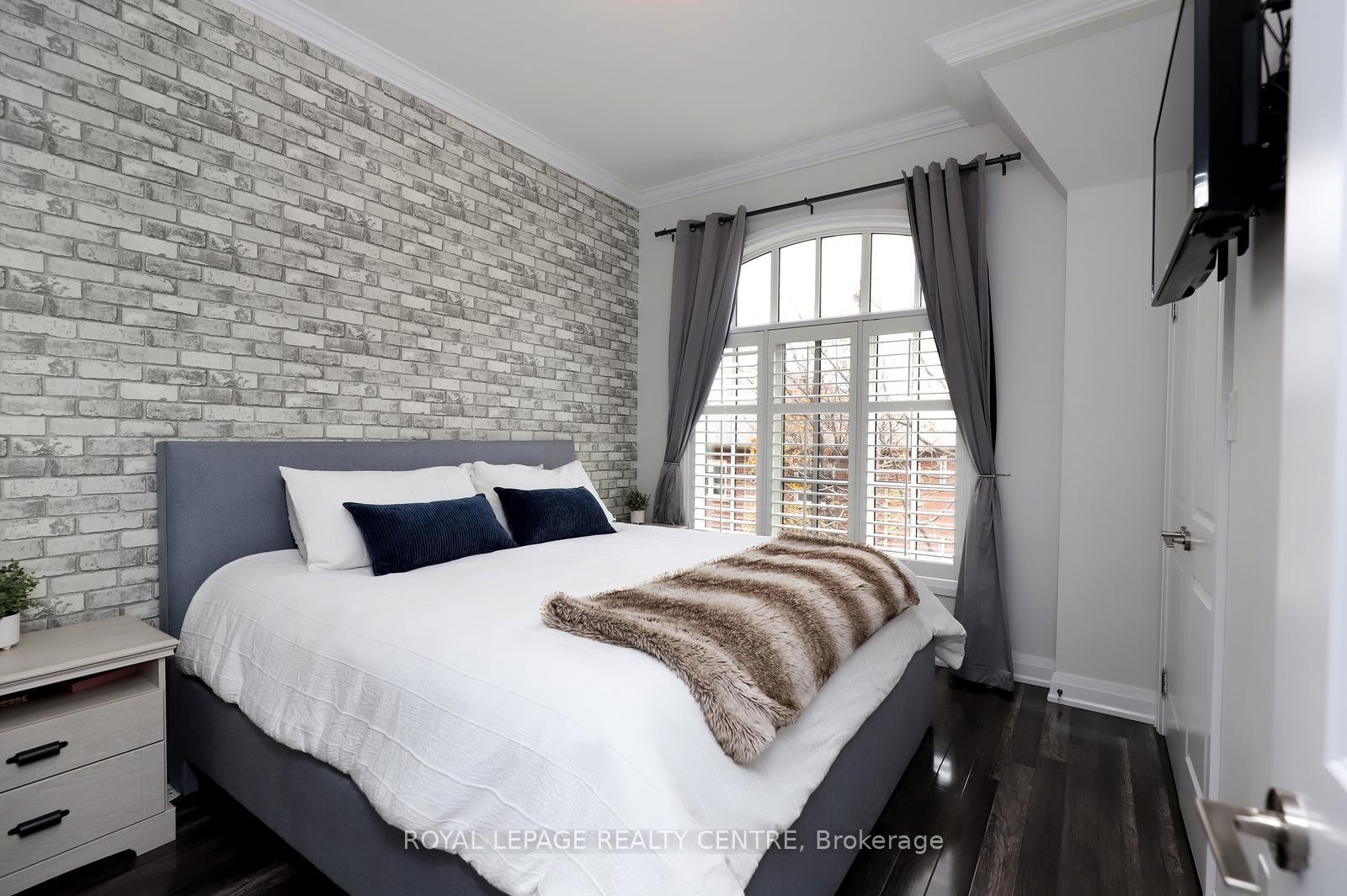 









3077


Cawthra

Road, 10,
Mississauga,




ON
L5A 2X4

