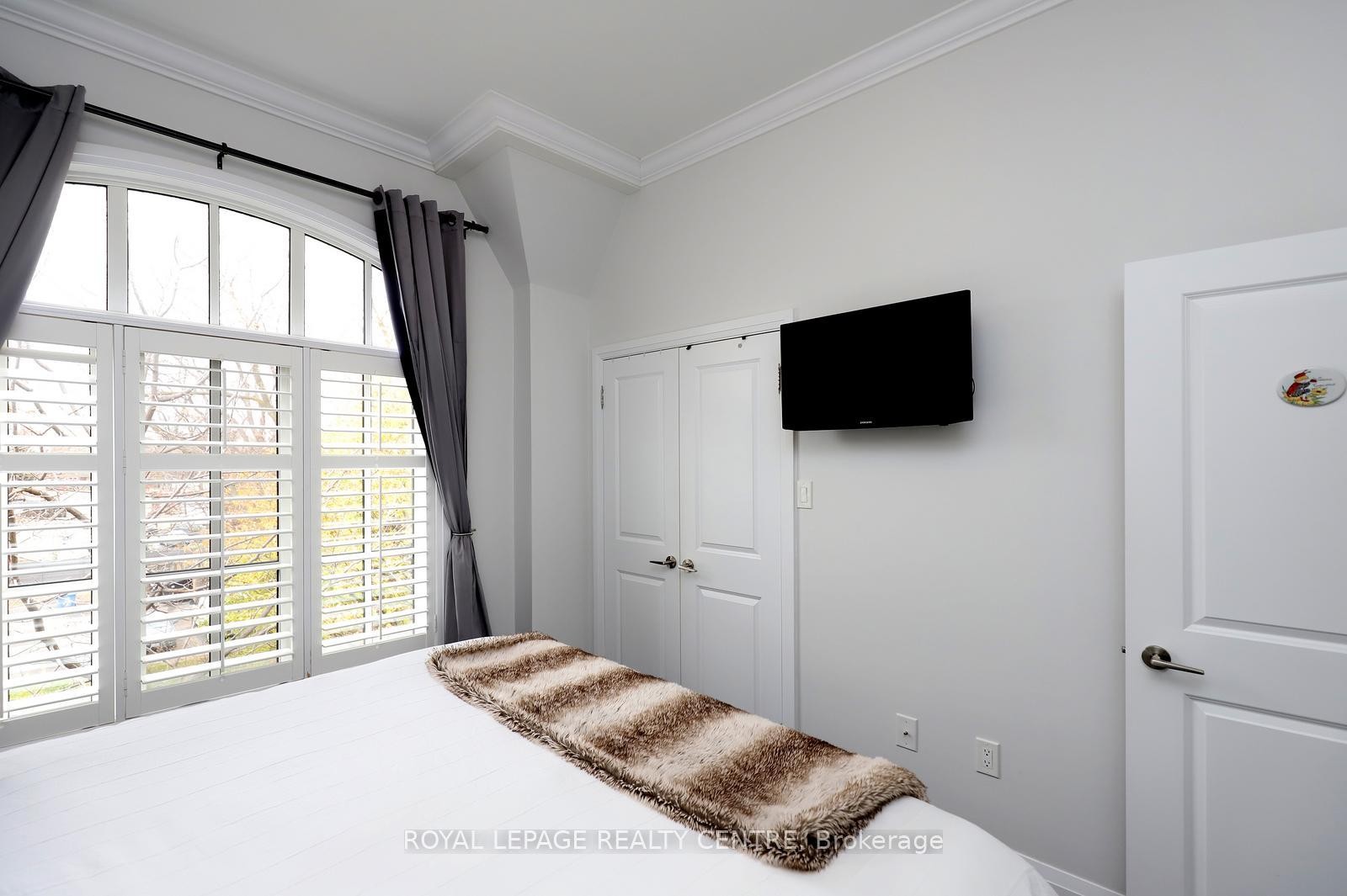 









3077


Cawthra

Road, 10,
Mississauga,




ON
L5A 2X4

