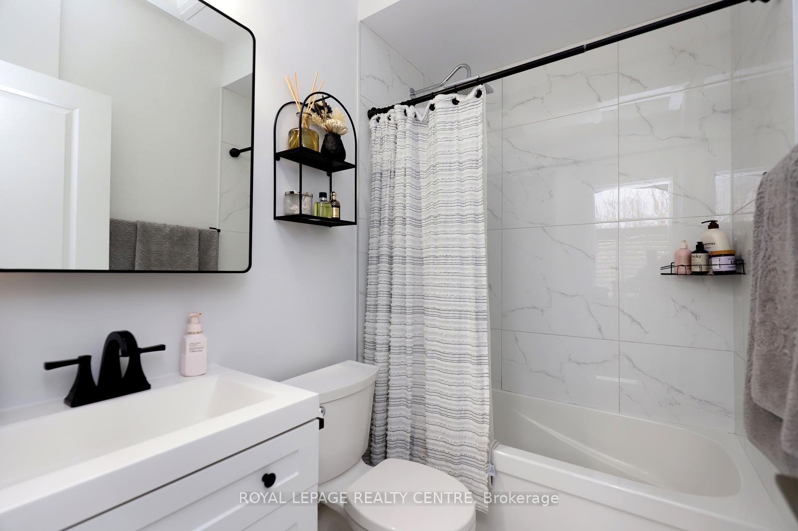 









3077


Cawthra

Road, 10,
Mississauga,




ON
L5A 2X4

