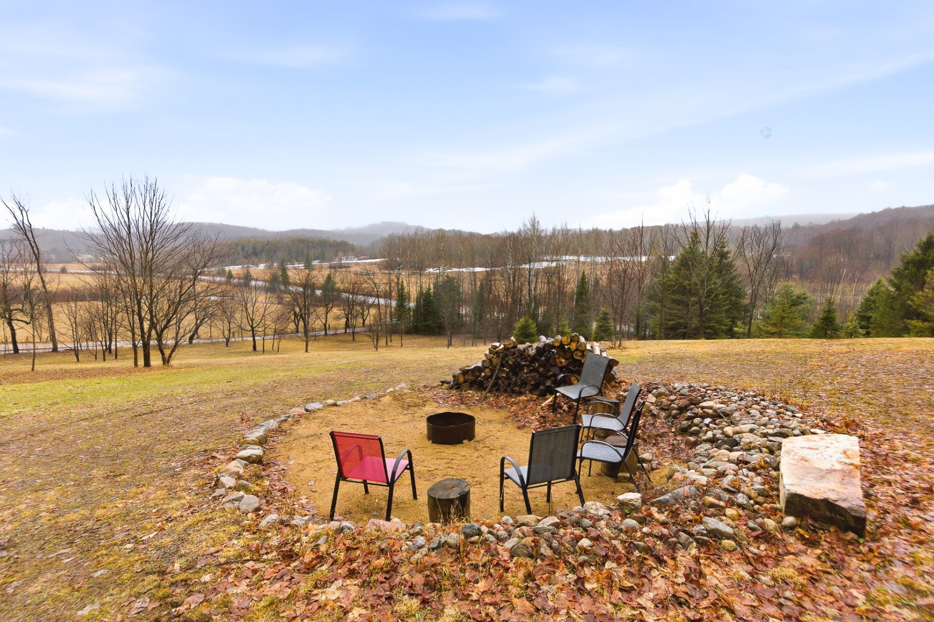 









107


Ch. des Érables

,
Val-des-Monts,




QC
J8N2T3

