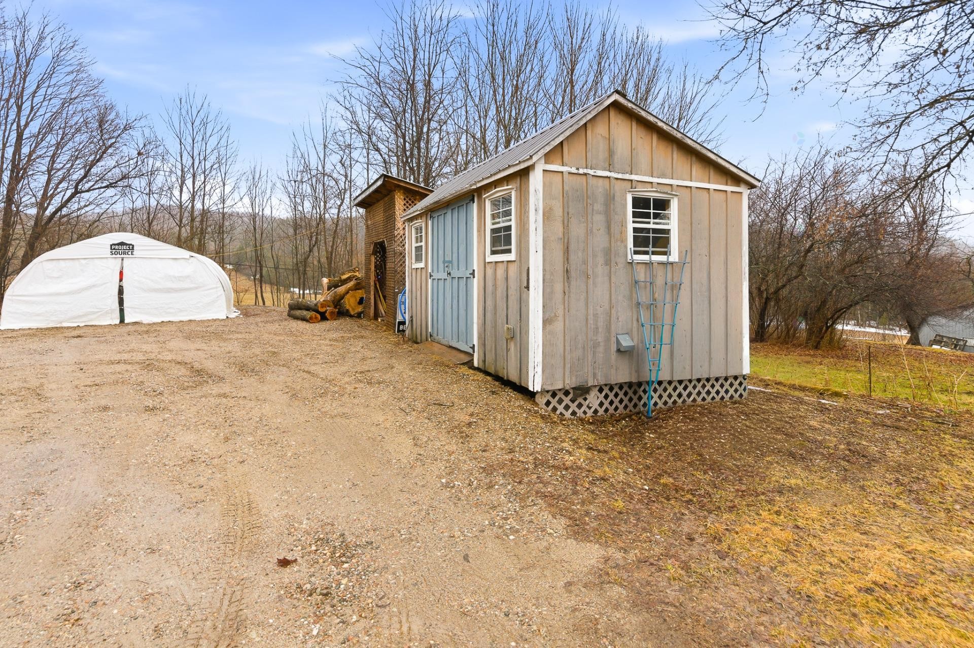 









107


Ch. des Érables

,
Val-des-Monts,




QC
J8N2T3

