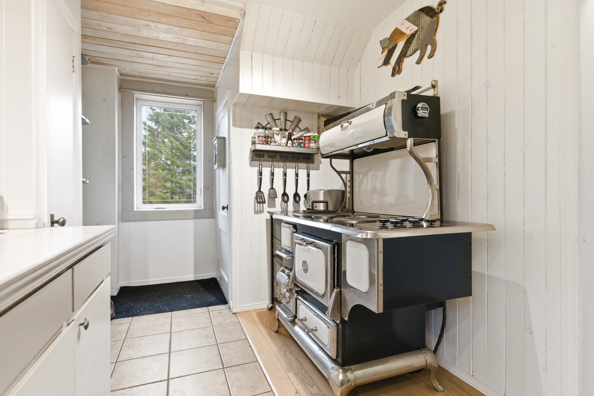 









107


Ch. des Érables

,
Val-des-Monts,




QC
J8N2T3

