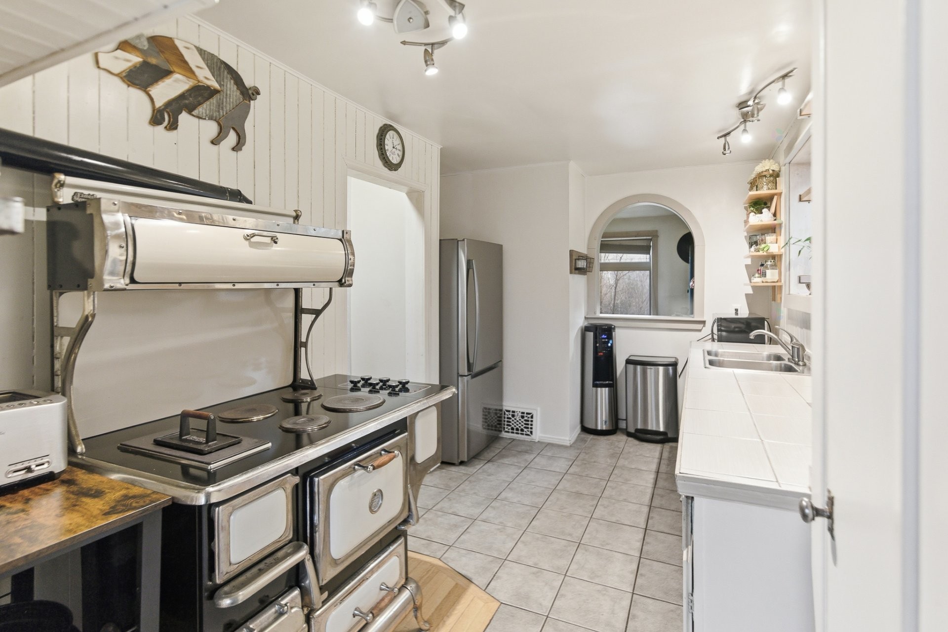 









107


Ch. des Érables

,
Val-des-Monts,




QC
J8N2T3

