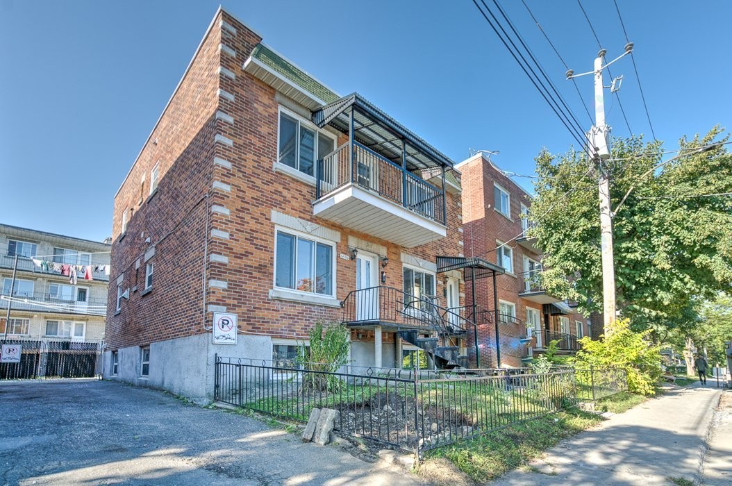 









6526


30e Avenue

,
Montréal (Rosemont/La Petite-Patrie),




QC
H1T3G6

