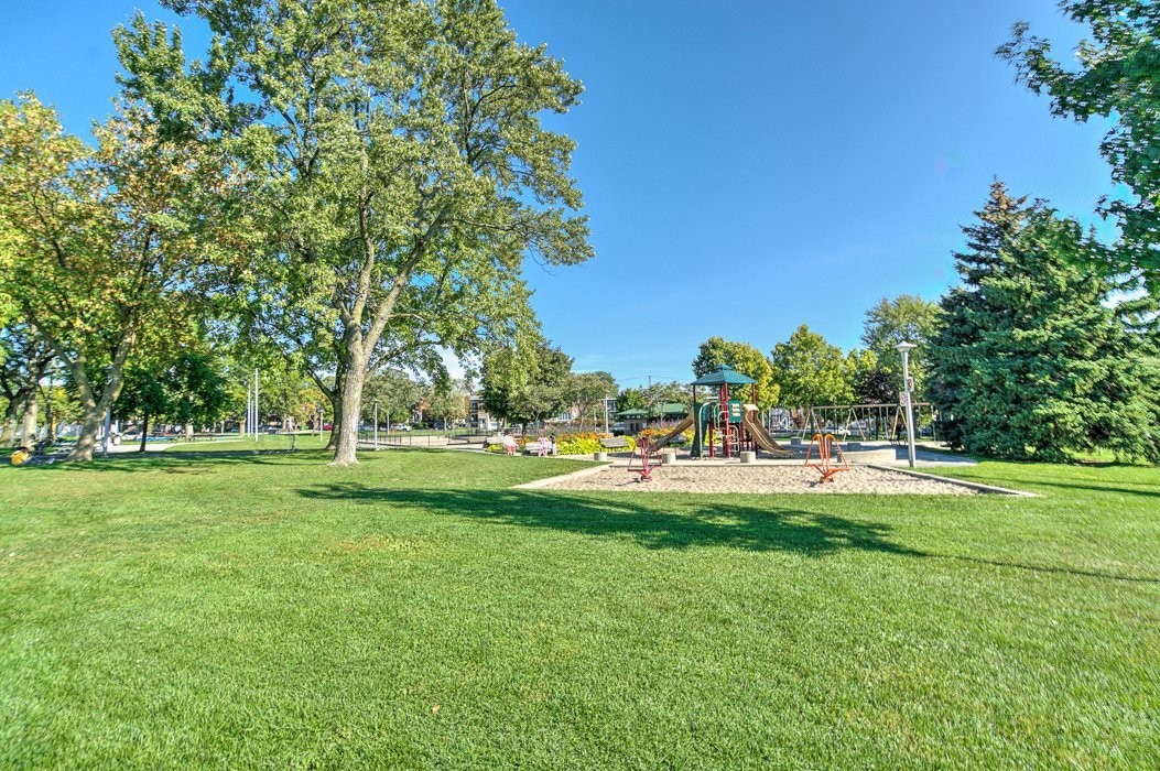 









6526


30e Avenue

,
Montréal (Rosemont/La Petite-Patrie),




QC
H1T3G6

