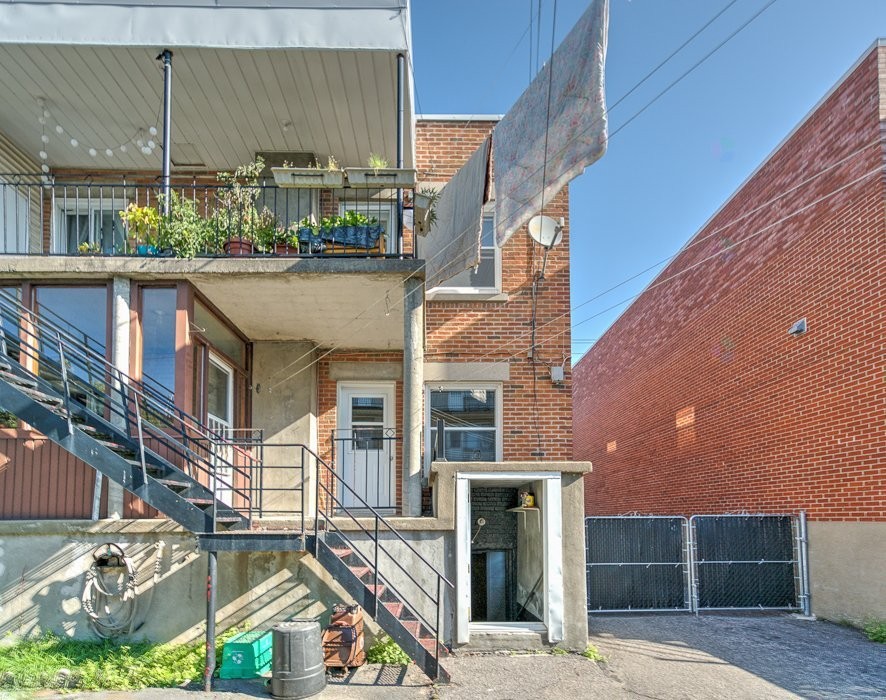 









6526


30e Avenue

,
Montréal (Rosemont/La Petite-Patrie),




QC
H1T3G6

