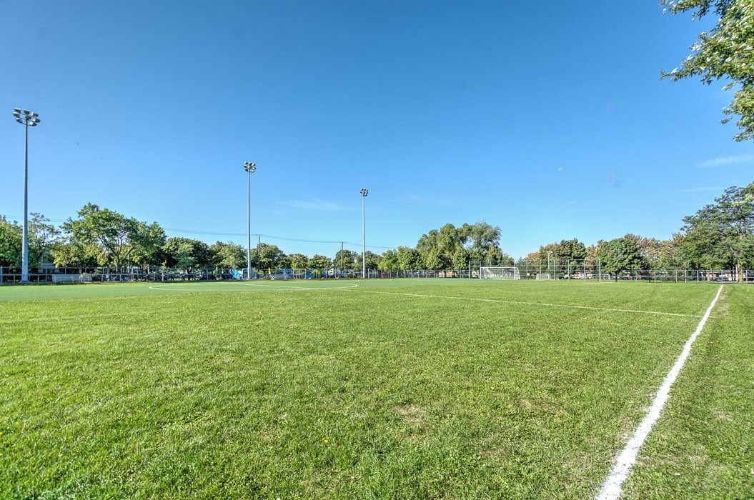 









6526


30e Avenue

,
Montréal (Rosemont/La Petite-Patrie),




QC
H1T3G6

