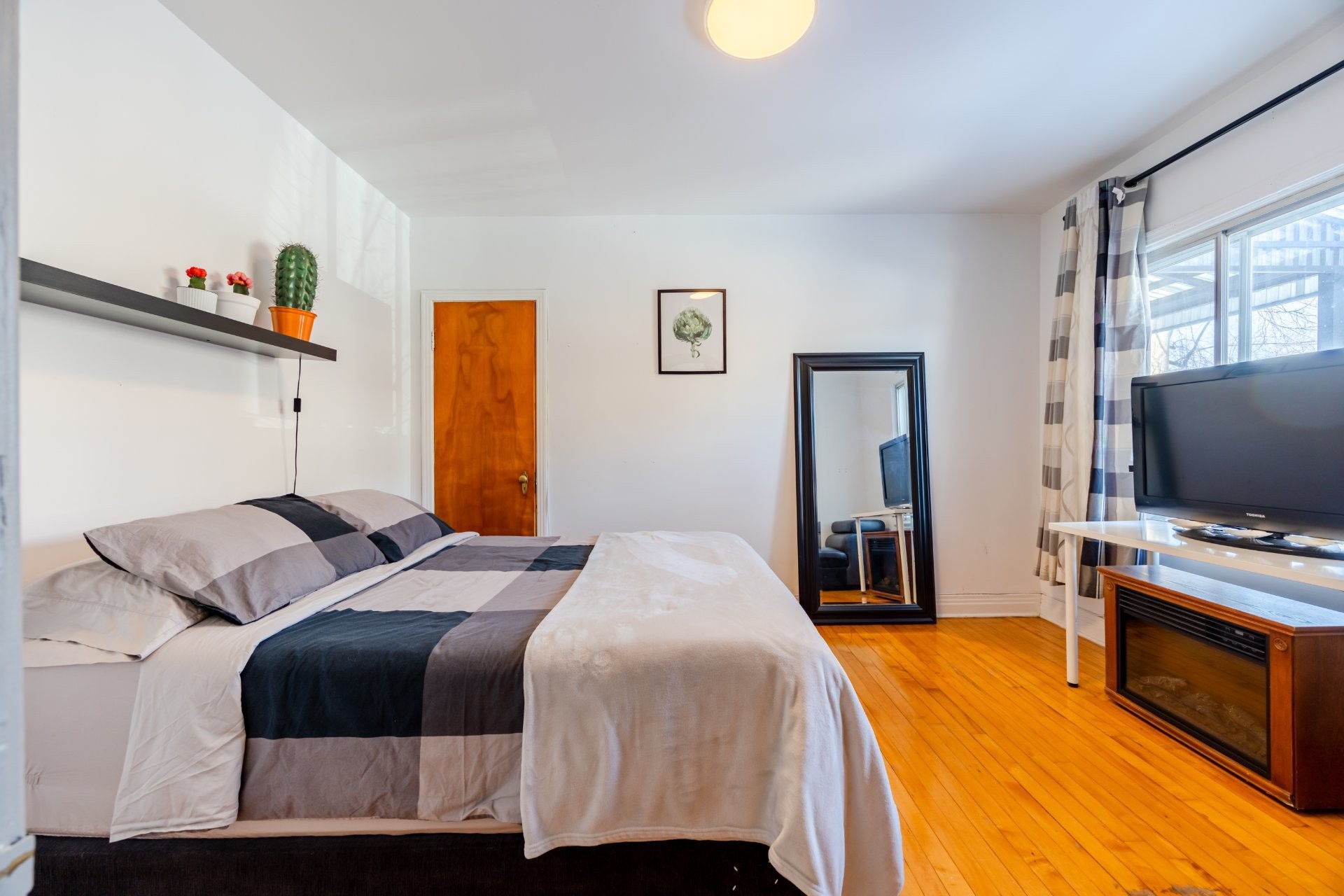 









6526


30e Avenue

,
Montréal (Rosemont/La Petite-Patrie),




QC
H1T3G6

