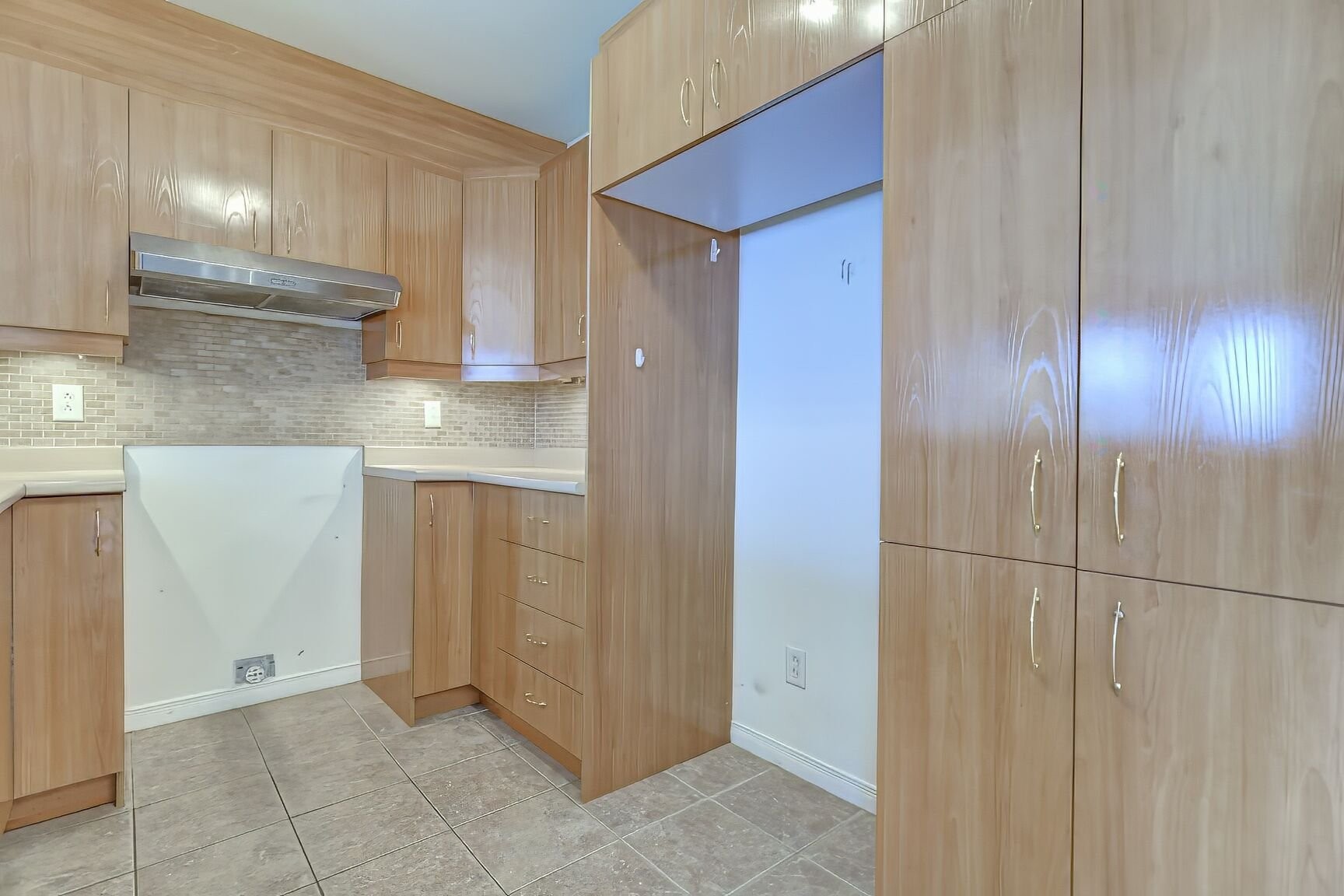









9830


Rue Riverin

,
Brossard,




QC
J4X2Z3

