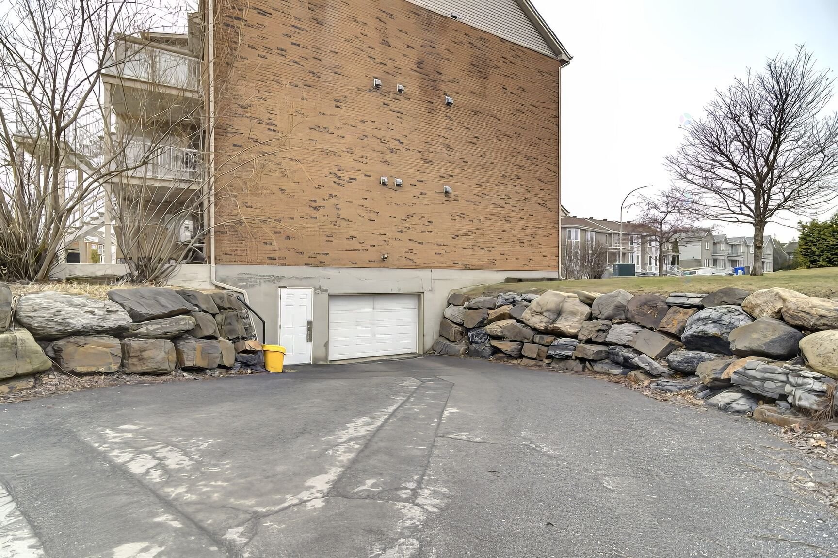









9830


Rue Riverin

,
Brossard,




QC
J4X2Z3

