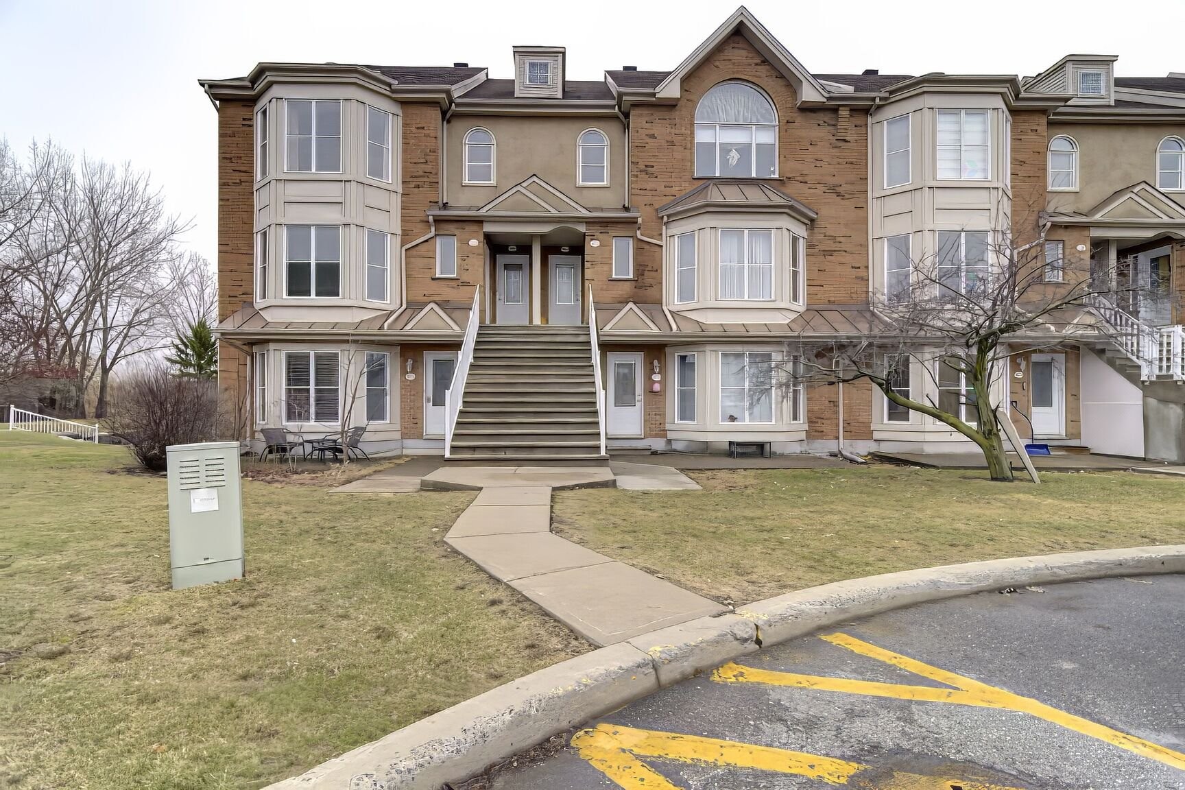 









9830


Rue Riverin

,
Brossard,




QC
J4X2Z3


