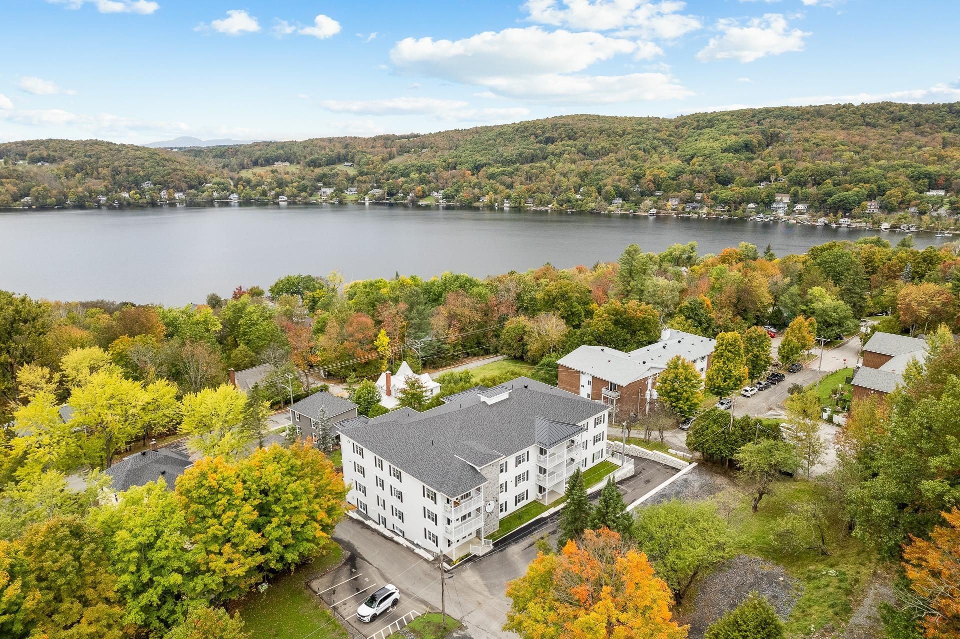 









977


Ch. Massawippi

, 8,
North Hatley,




QC
J0B2C0

