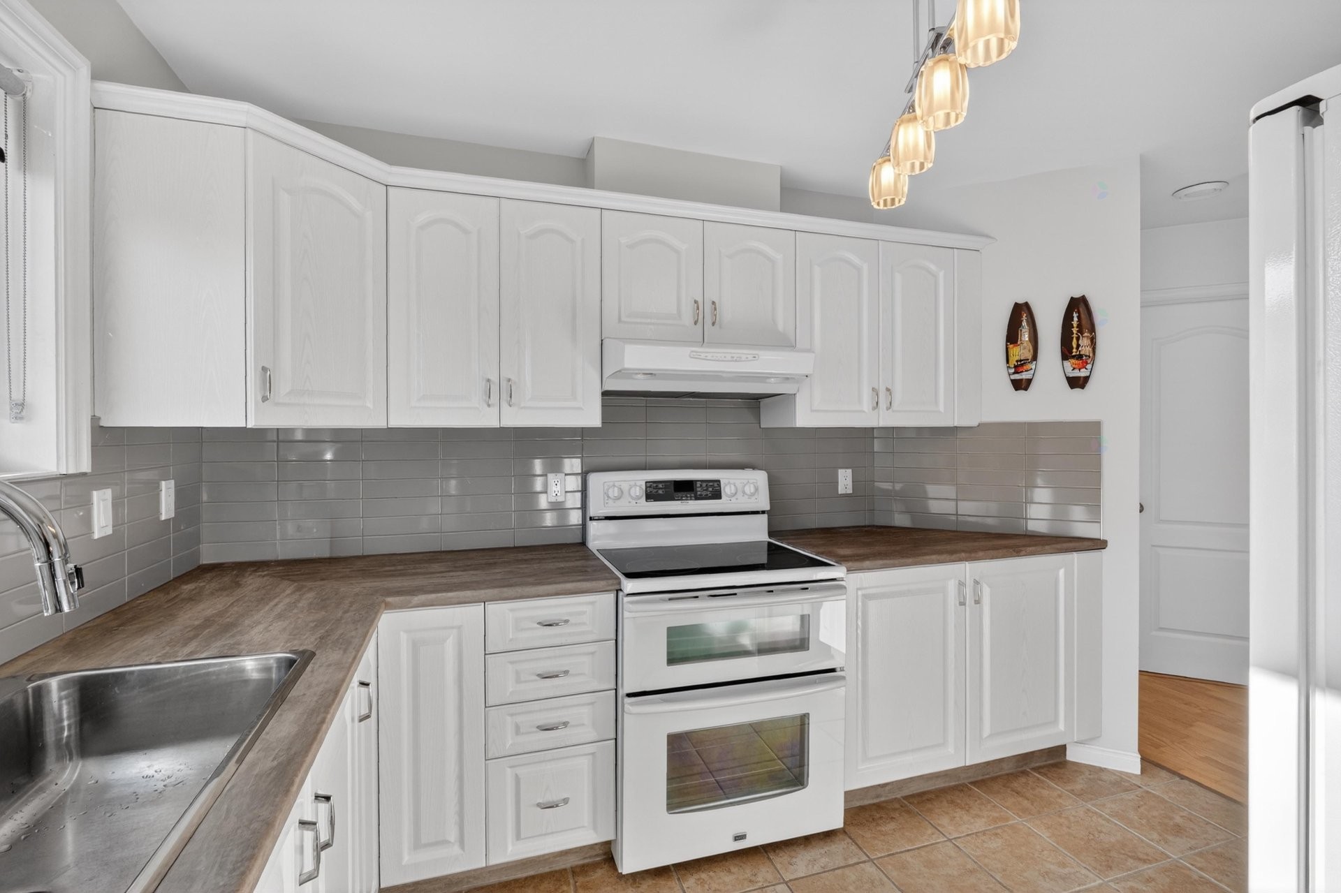 









3372


Rue Antoine-Samson

,
Sherbrooke (Les Nations),




QC
J1L2R4

