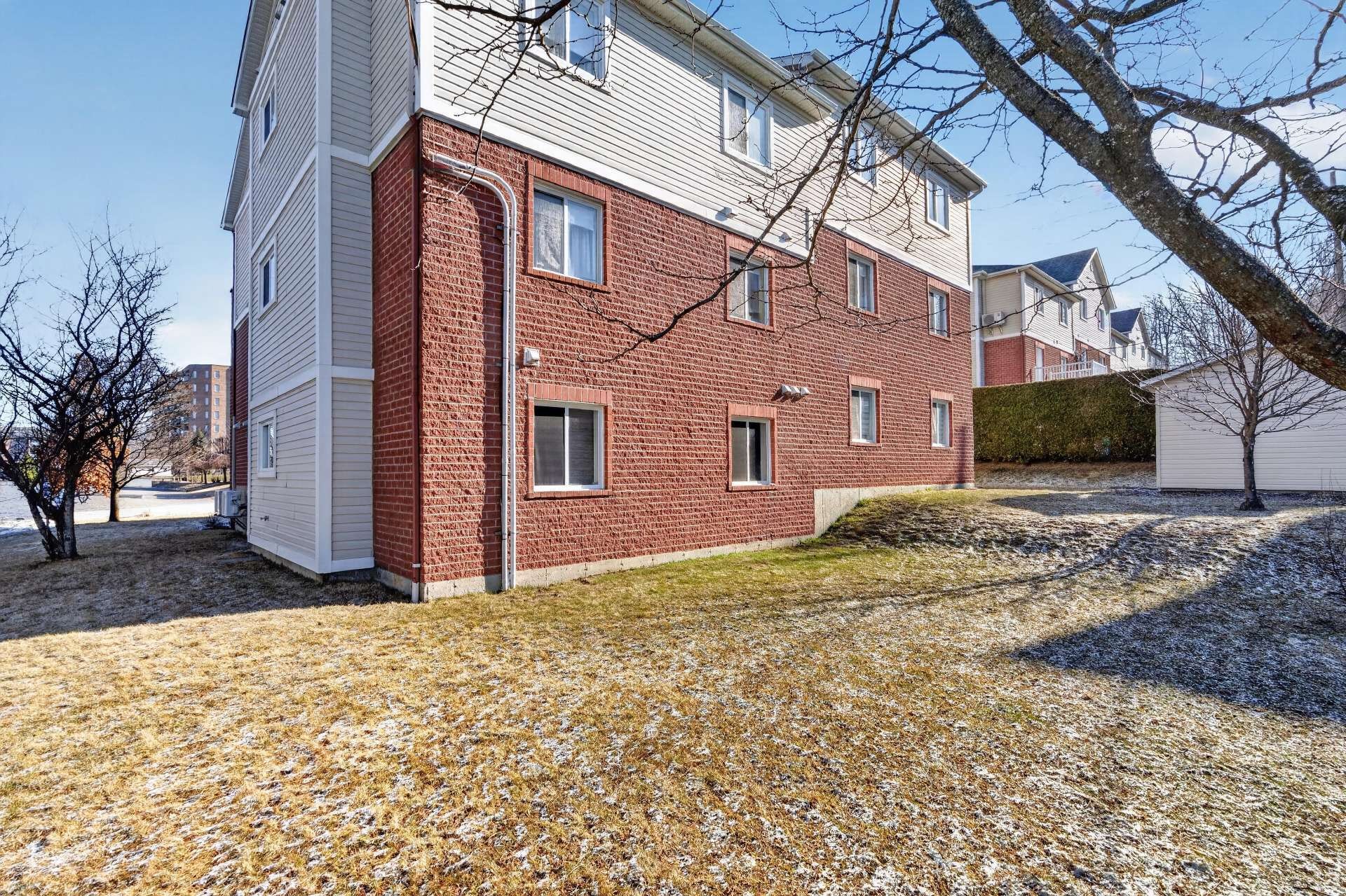 









3372


Rue Antoine-Samson

,
Sherbrooke (Les Nations),




QC
J1L2R4

