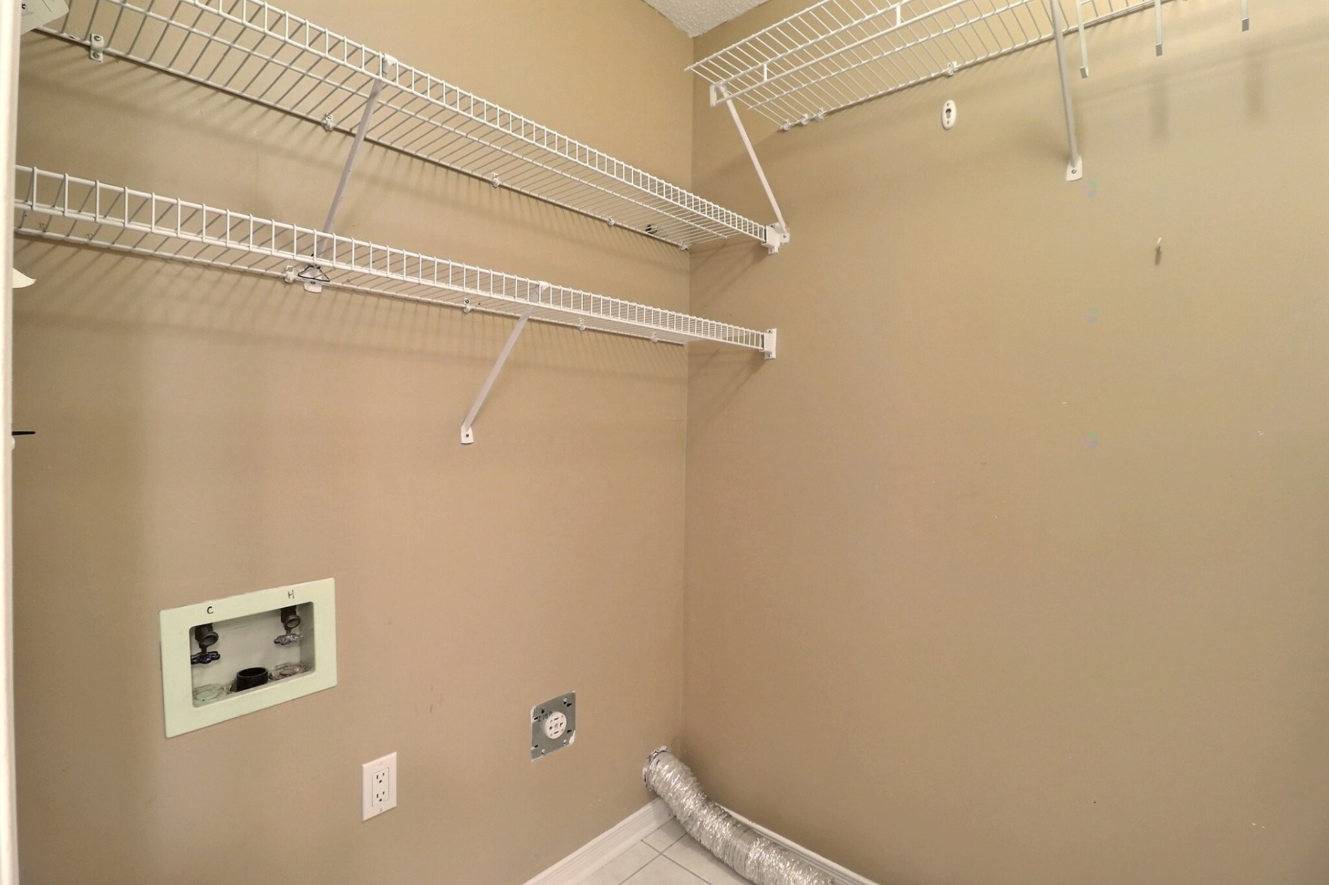 









240


Boul. de l'Hôpital

, 48,
Gatineau (Gatineau),




QC
J8T8J6

