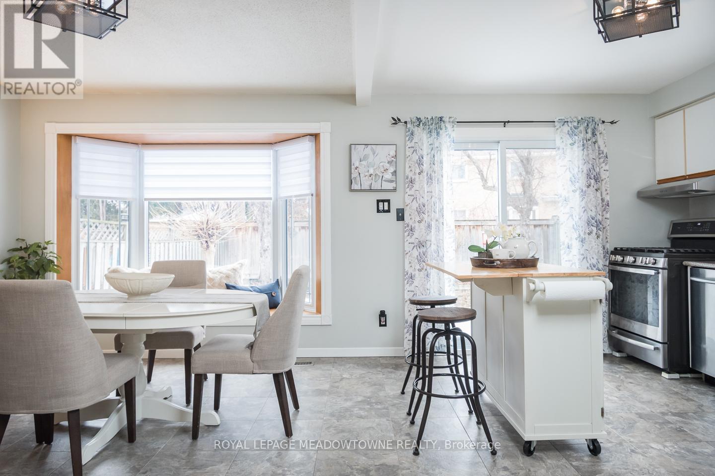 












833 LAURIER AVENUE

,
Milton,




Ontario
L9T4H4

