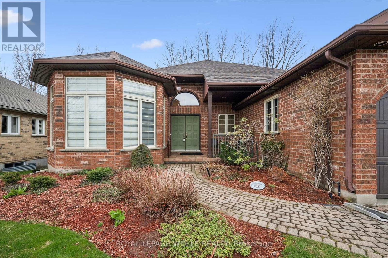 












152 GOLF LINKS DRIVE

,
Wilmot,




Ontario
N3A3P1

