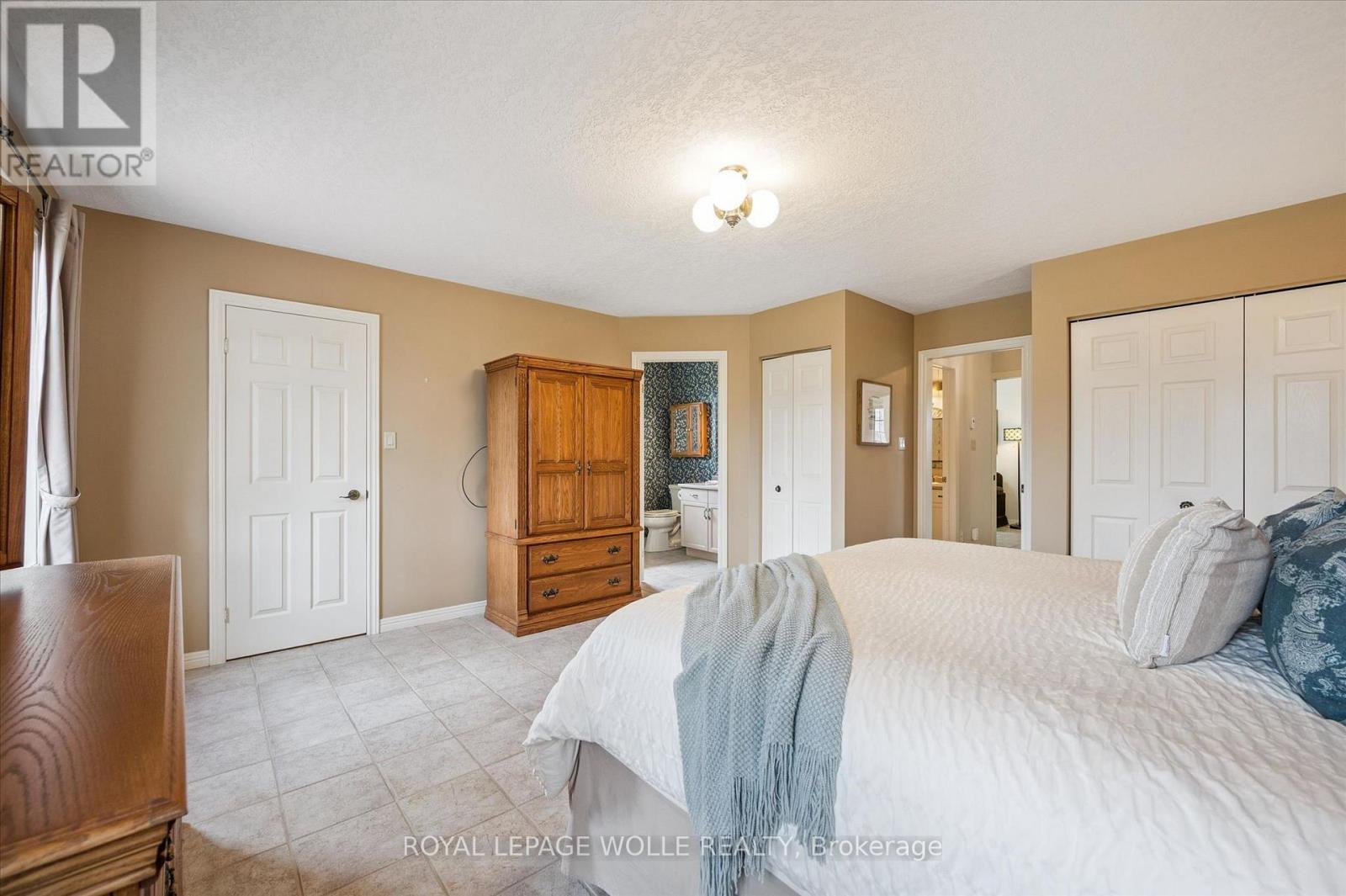 












152 GOLF LINKS DRIVE

,
Wilmot,




Ontario
N3A3P1

