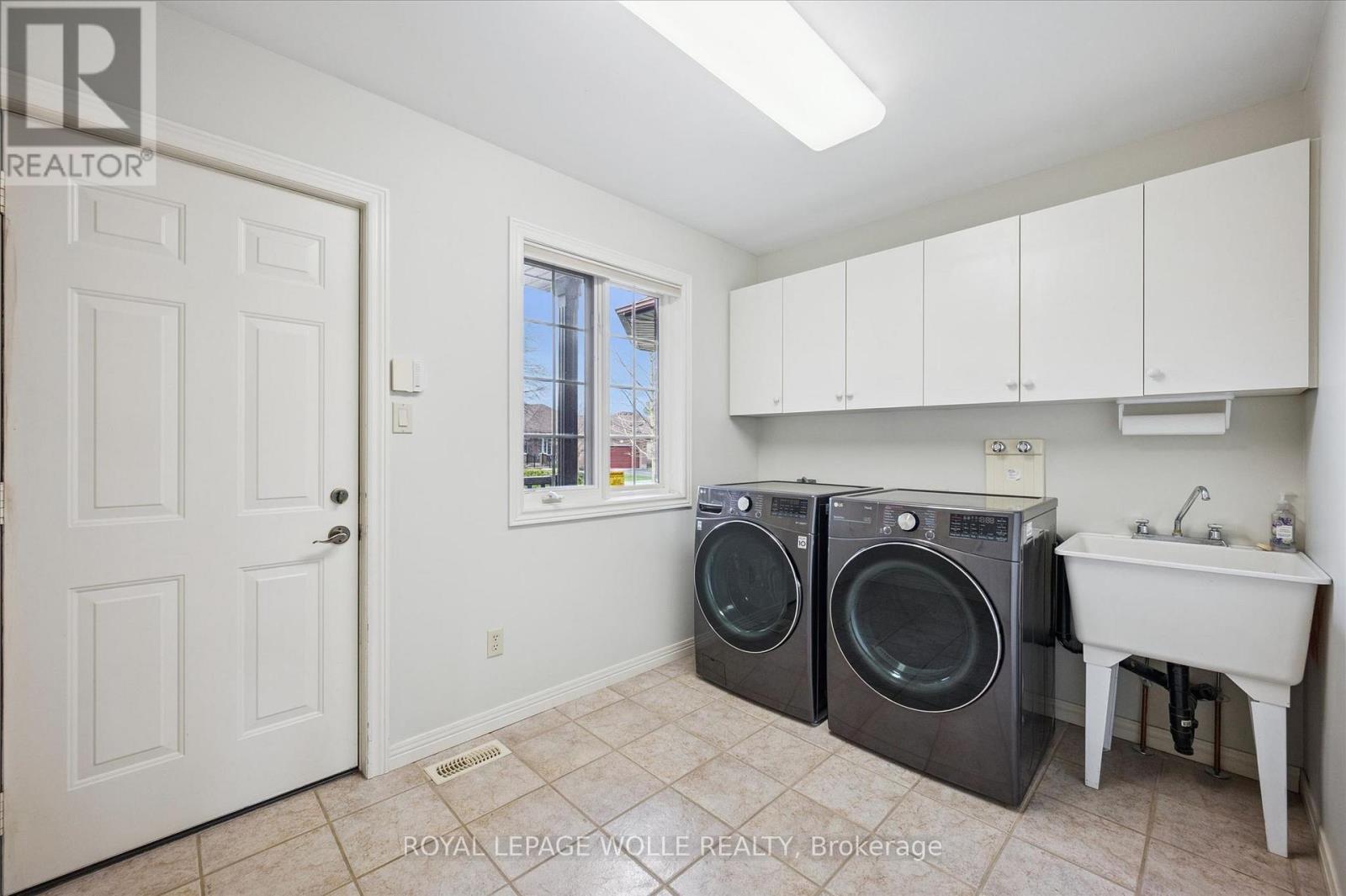 












152 GOLF LINKS DRIVE

,
Wilmot,




Ontario
N3A3P1

