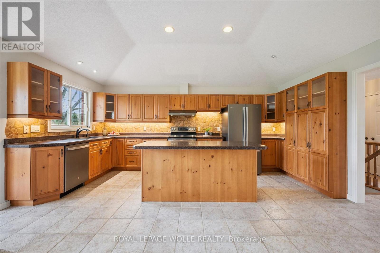 












152 GOLF LINKS DRIVE

,
Wilmot,




Ontario
N3A3P1

