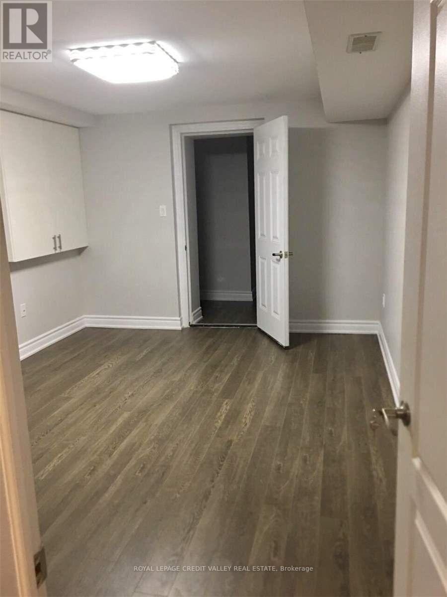 












BSMT - 11 OXENDON ROAD

,
Brampton,




Ontario
L7A4M4

