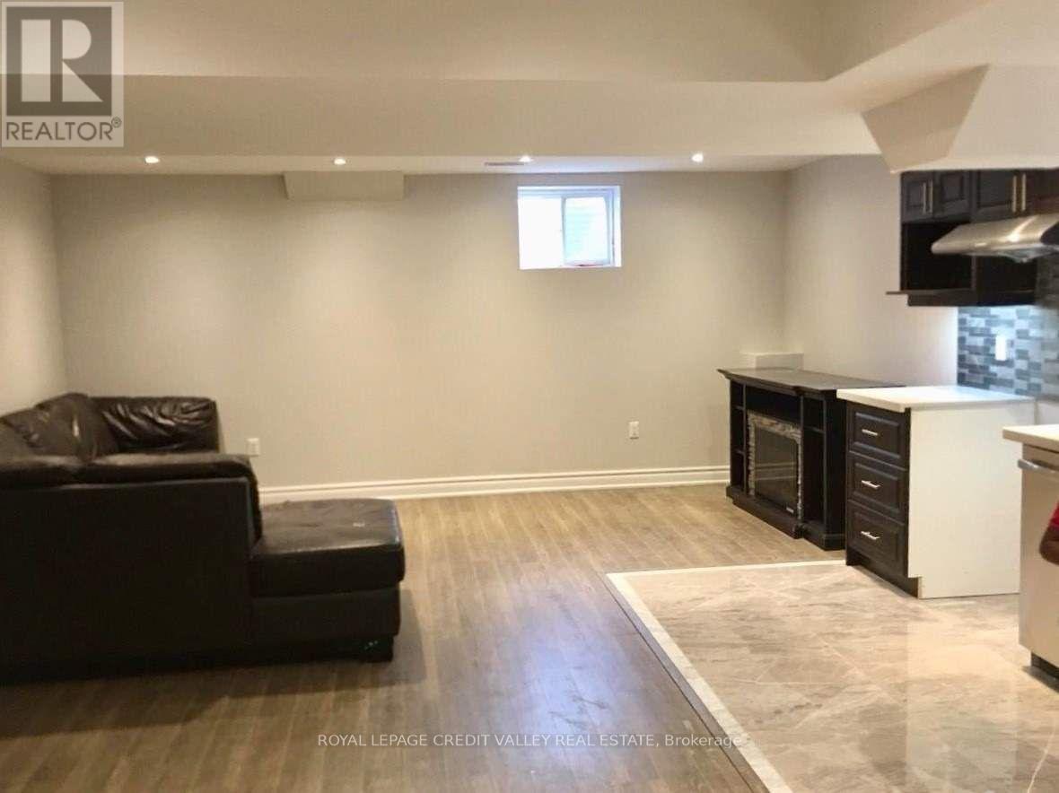 












BSMT - 11 OXENDON ROAD

,
Brampton,




Ontario
L7A4M4

