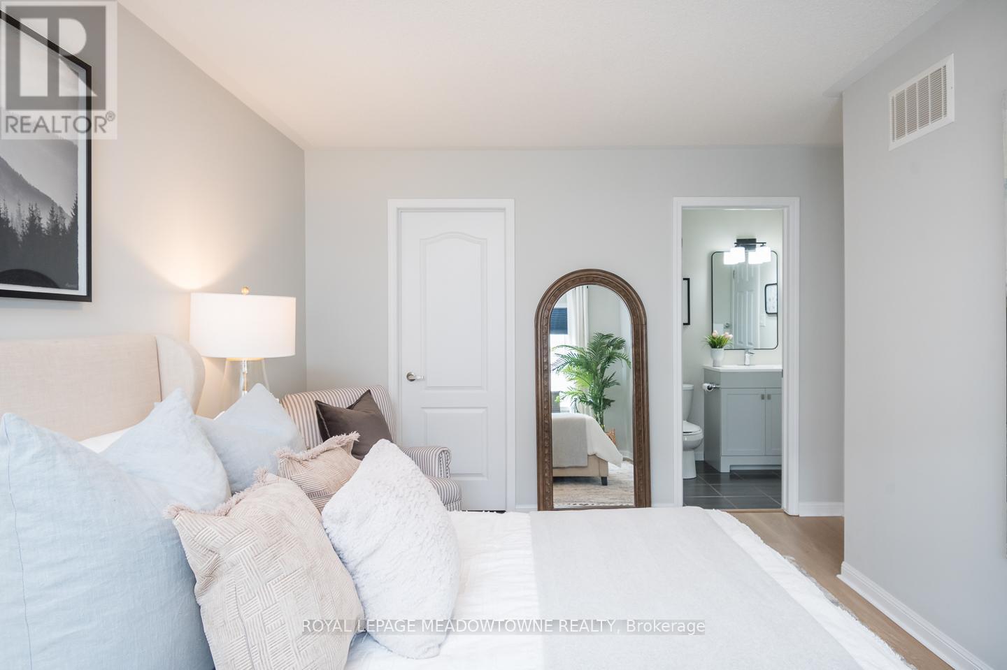 












12 - 1025 NADALIN HEIGHTS

,
Milton,




Ontario
L9T8R3

