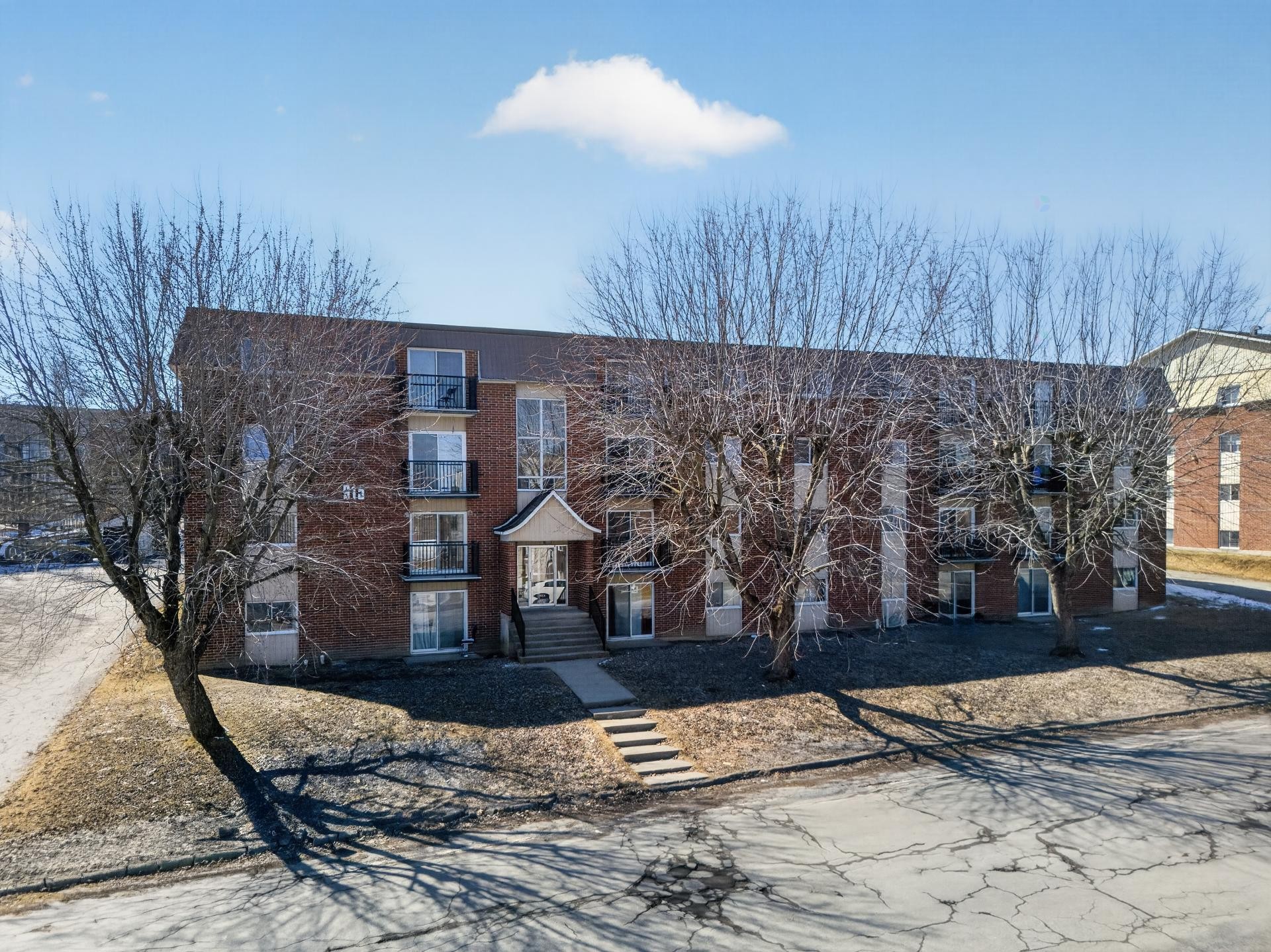 









915

 - 950


Rue des Blés

,
Sherbrooke (Fleurimont),




QC
J1E3J8

