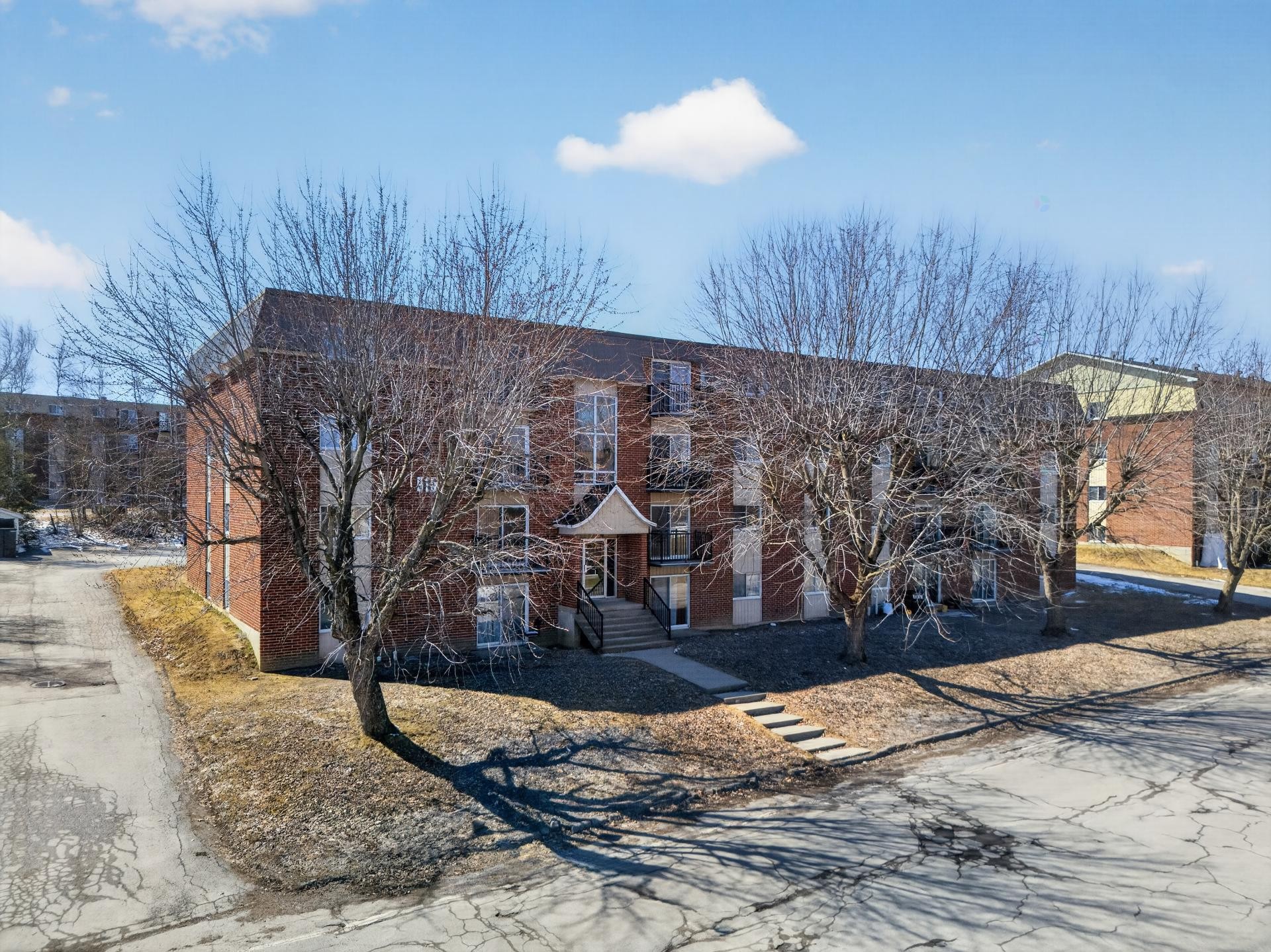 









915

 - 950


Rue des Blés

,
Sherbrooke (Fleurimont),




QC
J1E3J8

