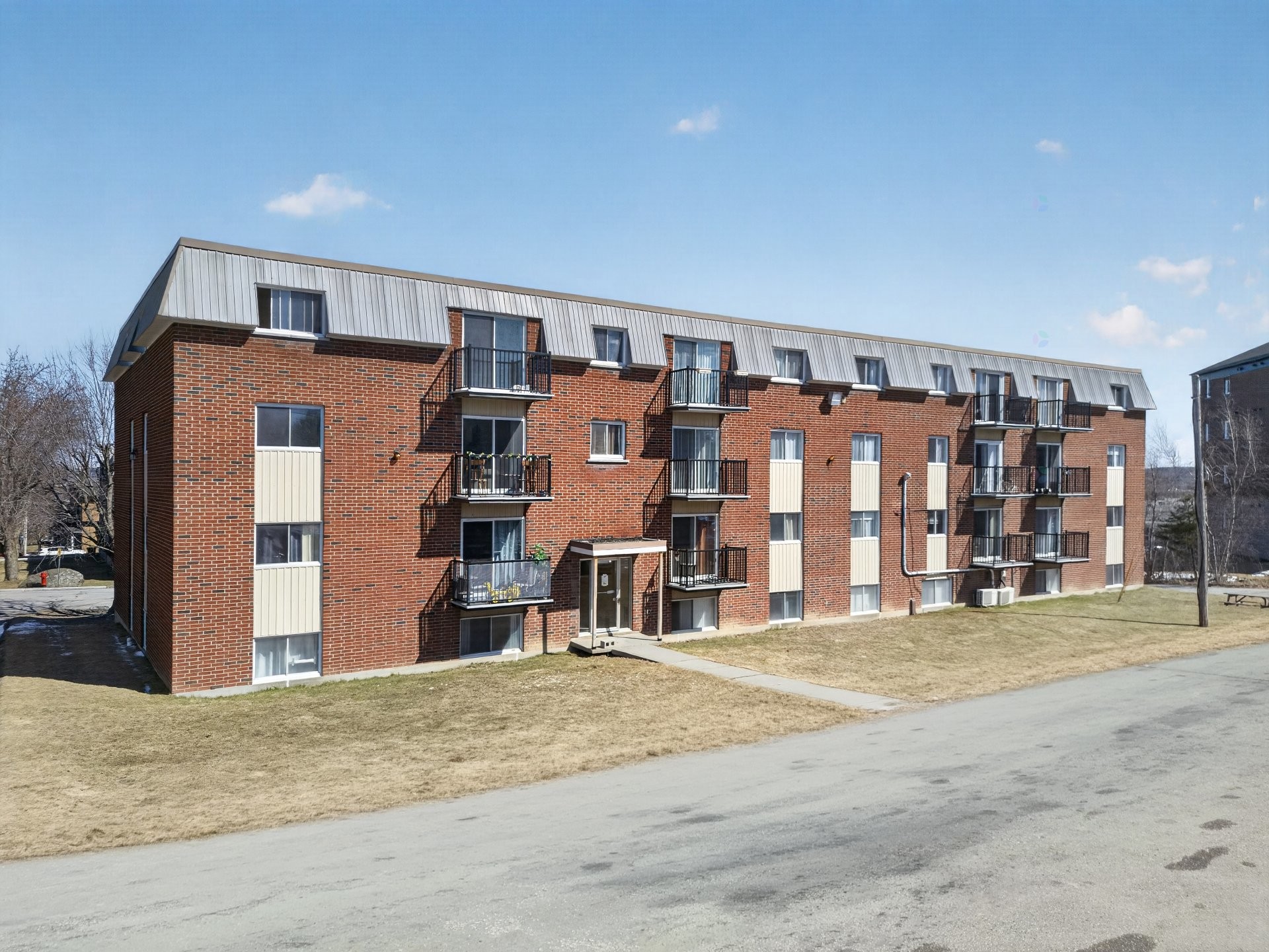 









915

 - 950


Rue des Blés

,
Sherbrooke (Fleurimont),




QC
J1E3J8

