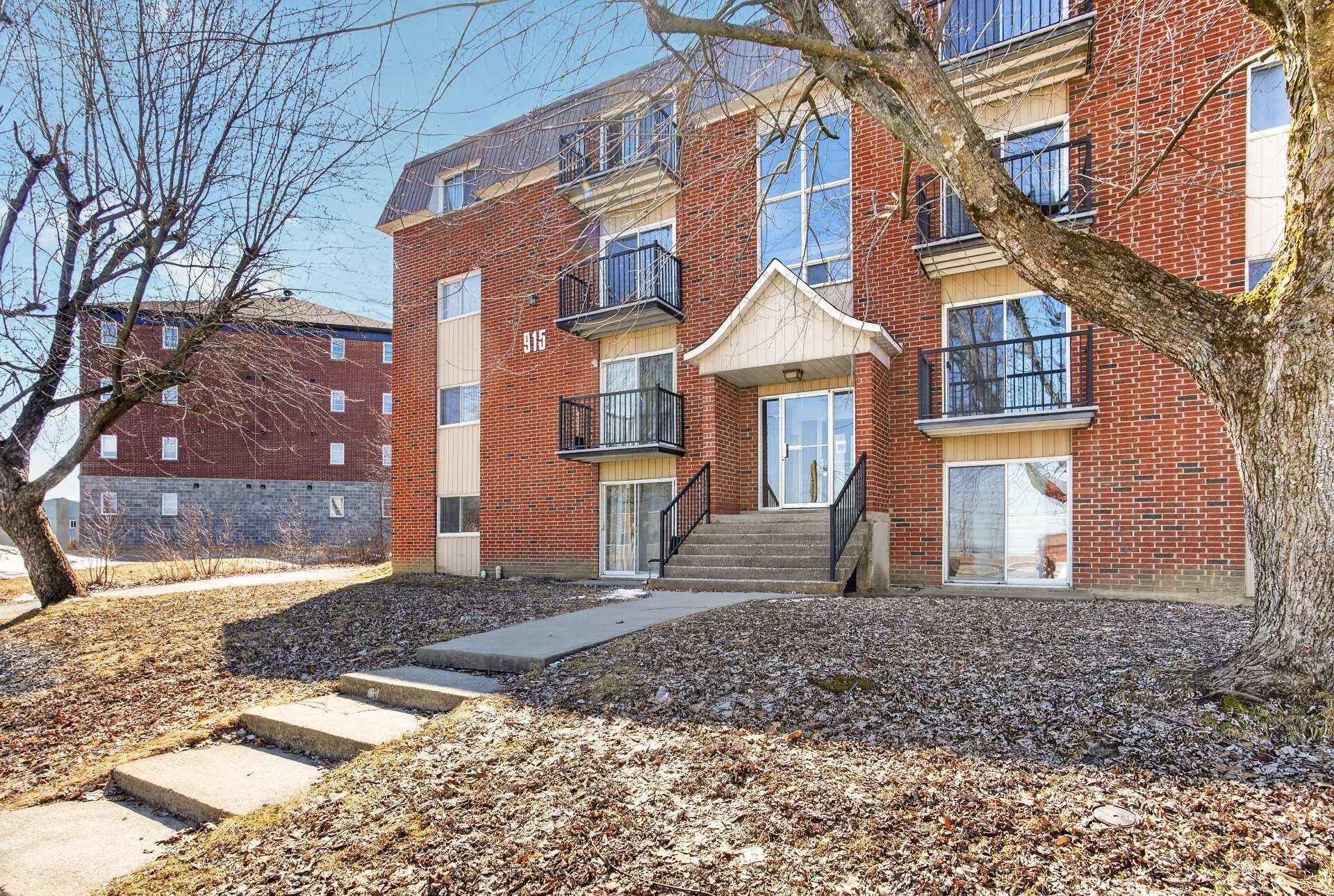 









915

 - 950


Rue des Blés

,
Sherbrooke (Fleurimont),




QC
J1E3J8

