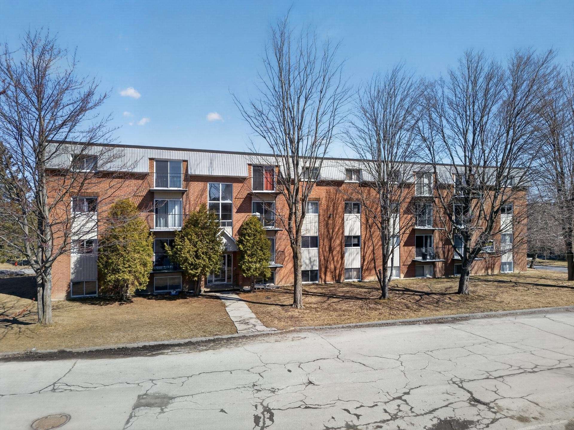 









915

 - 950


Rue des Blés

,
Sherbrooke (Fleurimont),




QC
J1E3J8

