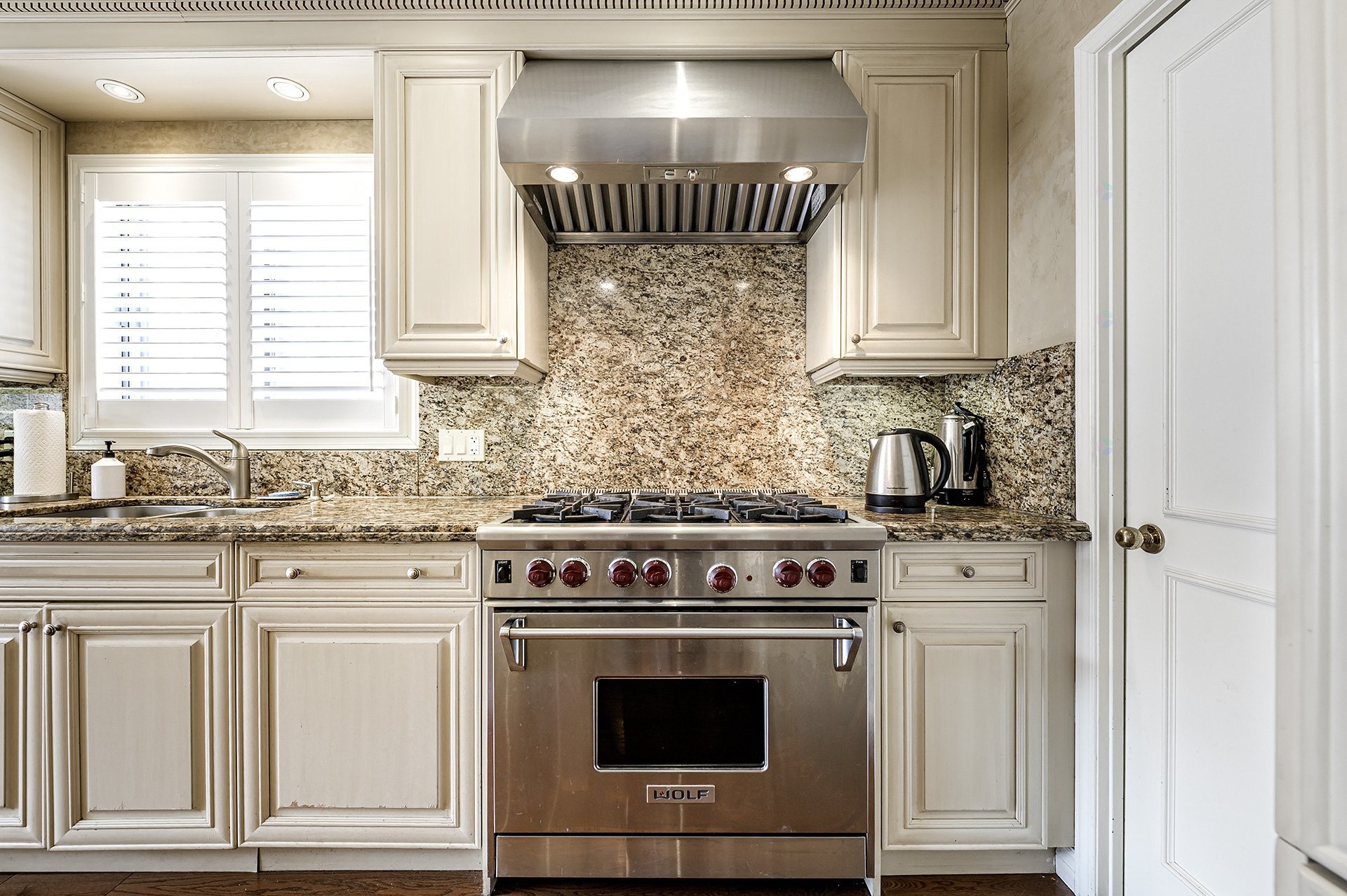 









114


Rue Ryan

,
Dollard-des-Ormeaux,




QC
H9A3C4

