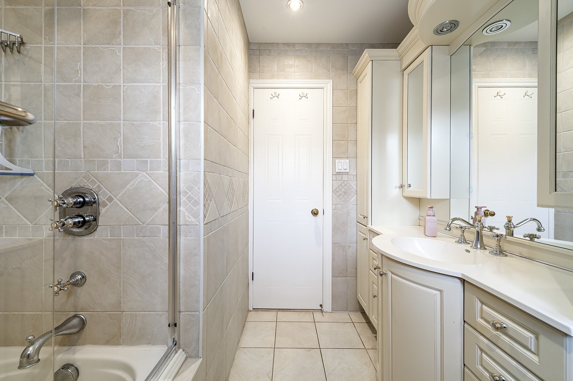 









114


Rue Ryan

,
Dollard-des-Ormeaux,




QC
H9A3C4

