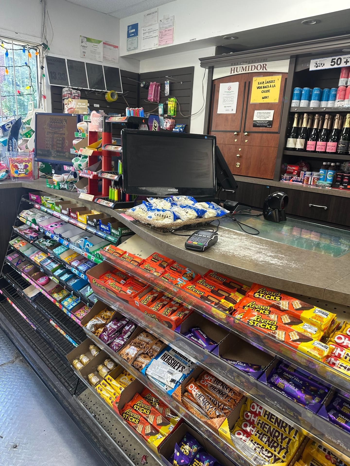 









3860


Av. Laurier E.

,
Montréal (Rosemont/La Petite-Patrie),




QC
H1X1W1

