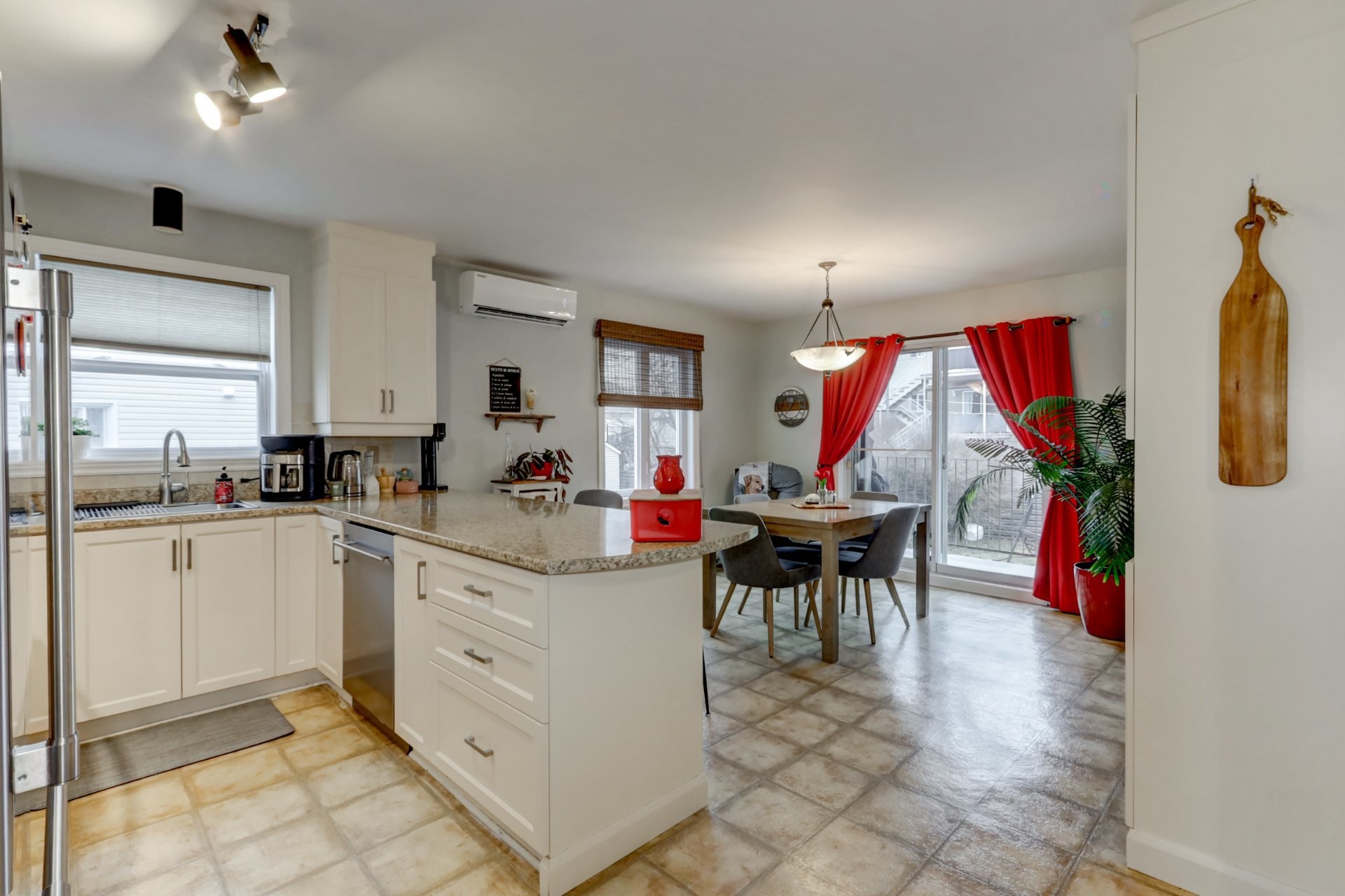 









222

 - 226


Rue des Primevères

,
Sainte-Thérèse,




QC
J7E5L2

