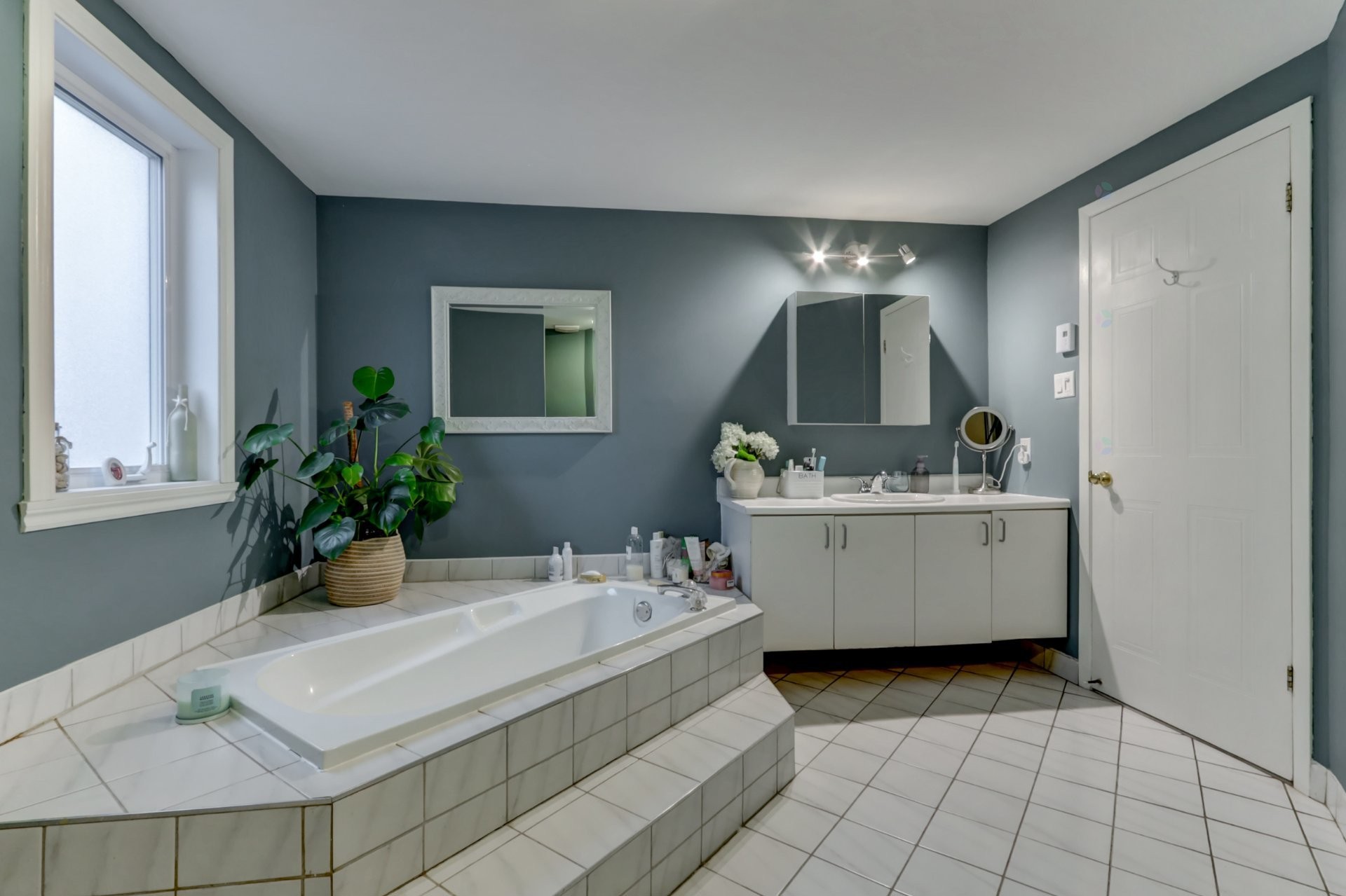 









222

 - 226


Rue des Primevères

,
Sainte-Thérèse,




QC
J7E5L2

