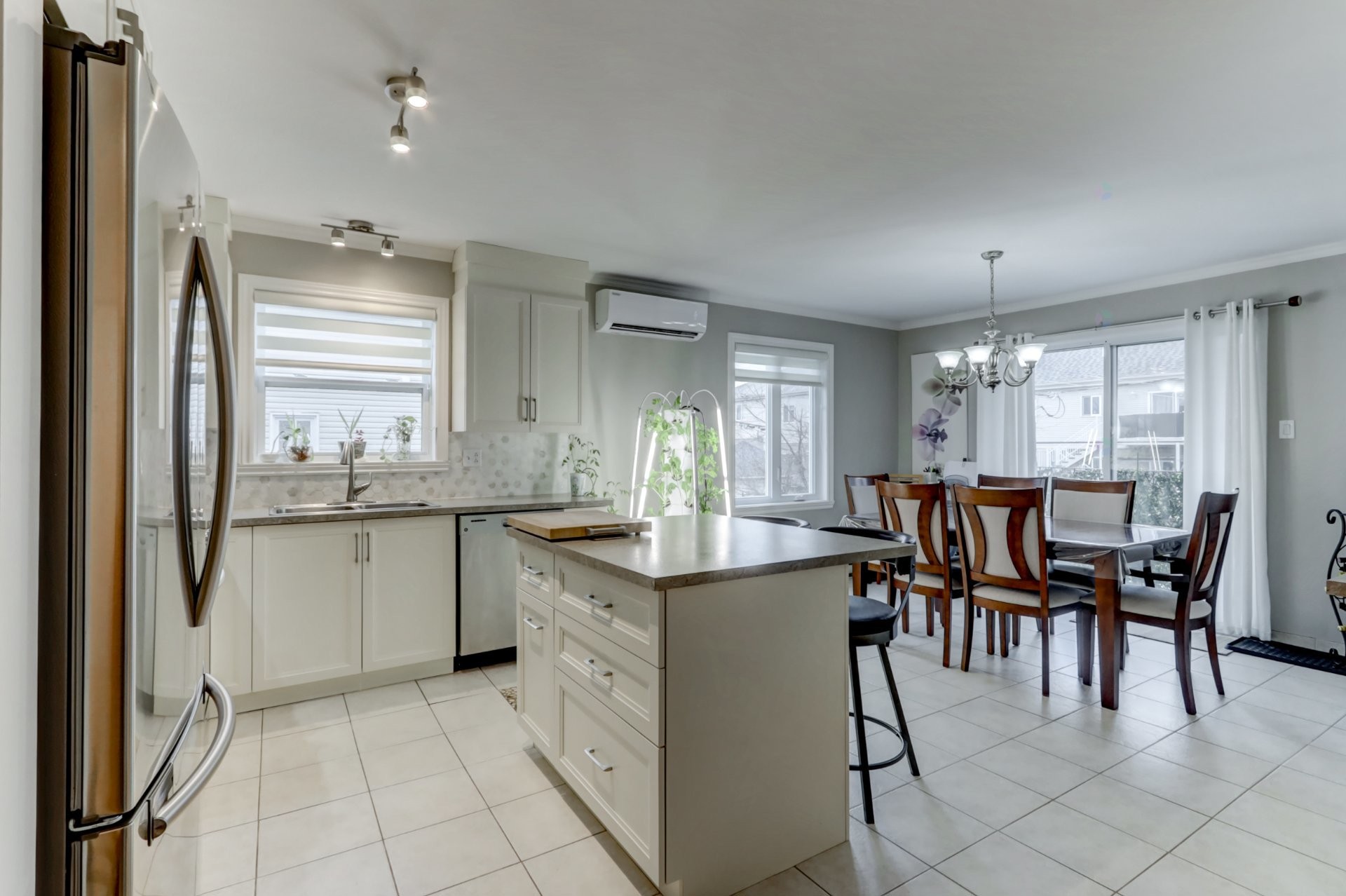 









222

 - 226


Rue des Primevères

,
Sainte-Thérèse,




QC
J7E5L2

