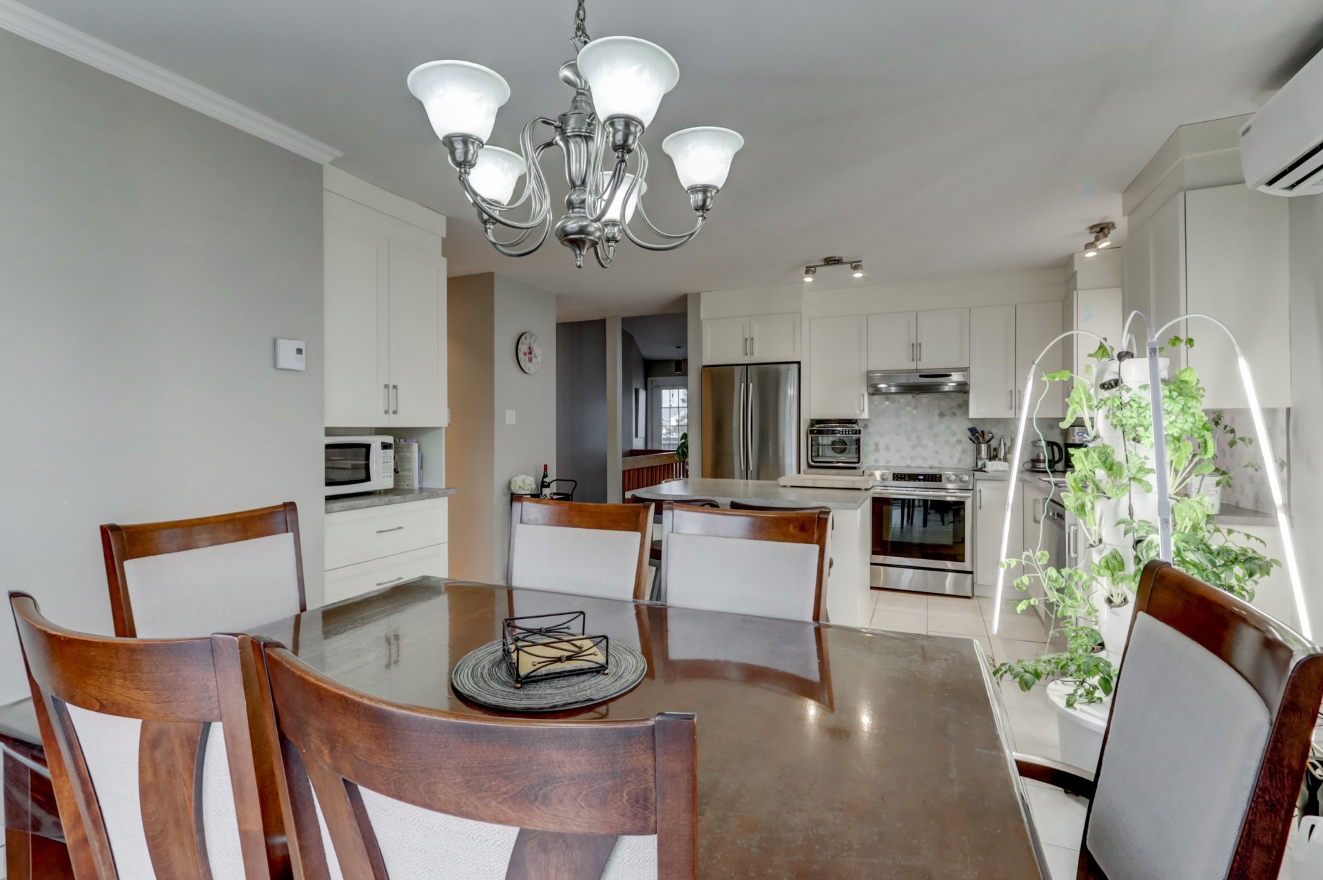 









222

 - 226


Rue des Primevères

,
Sainte-Thérèse,




QC
J7E5L2

