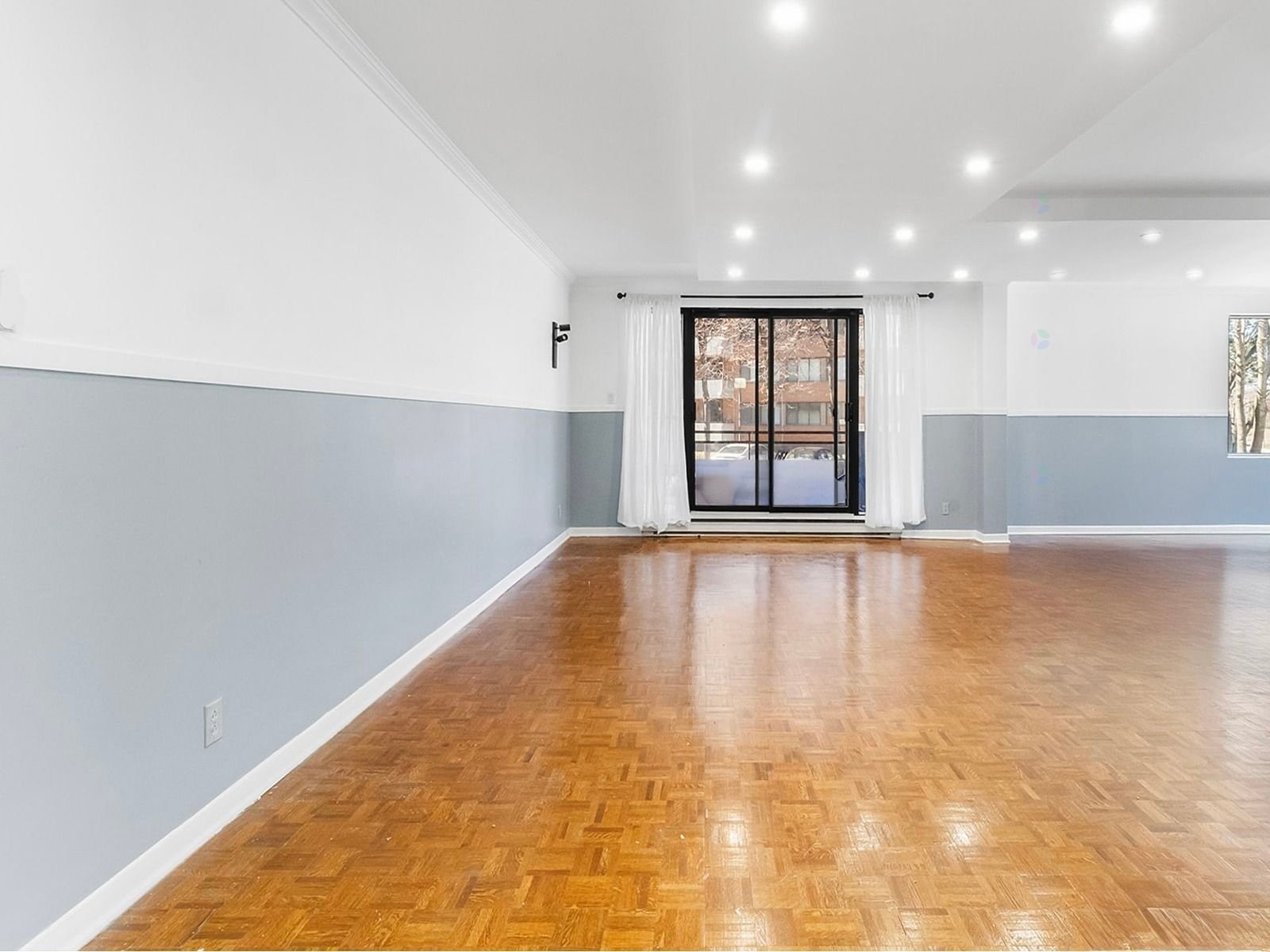 









5700


Av. Rembrandt

, 104,
Côte-Saint-Luc,




QC
H4W3E6

