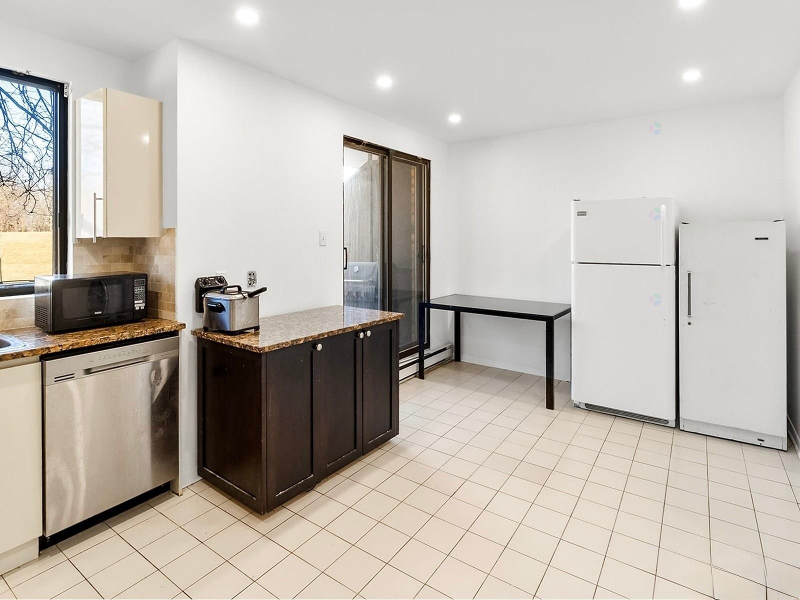 









5700


Av. Rembrandt

, 104,
Côte-Saint-Luc,




QC
H4W3E6

