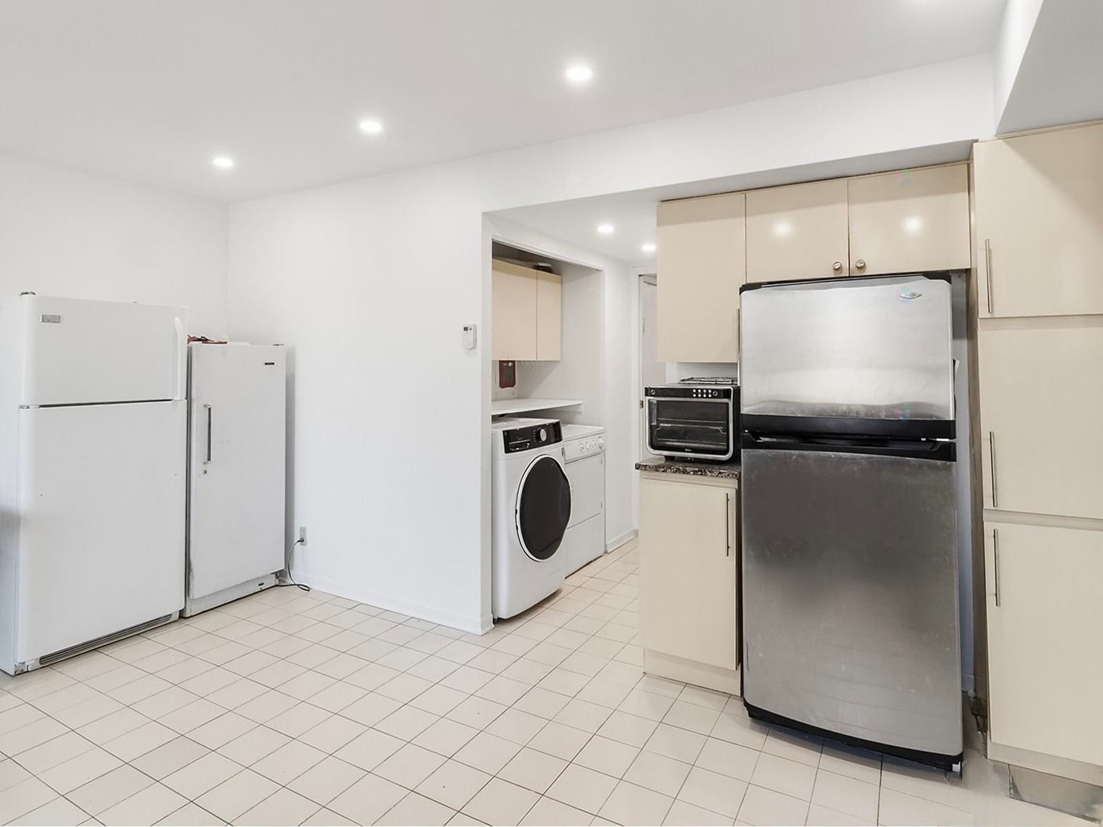 









5700


Av. Rembrandt

, 104,
Côte-Saint-Luc,




QC
H4W3E6

