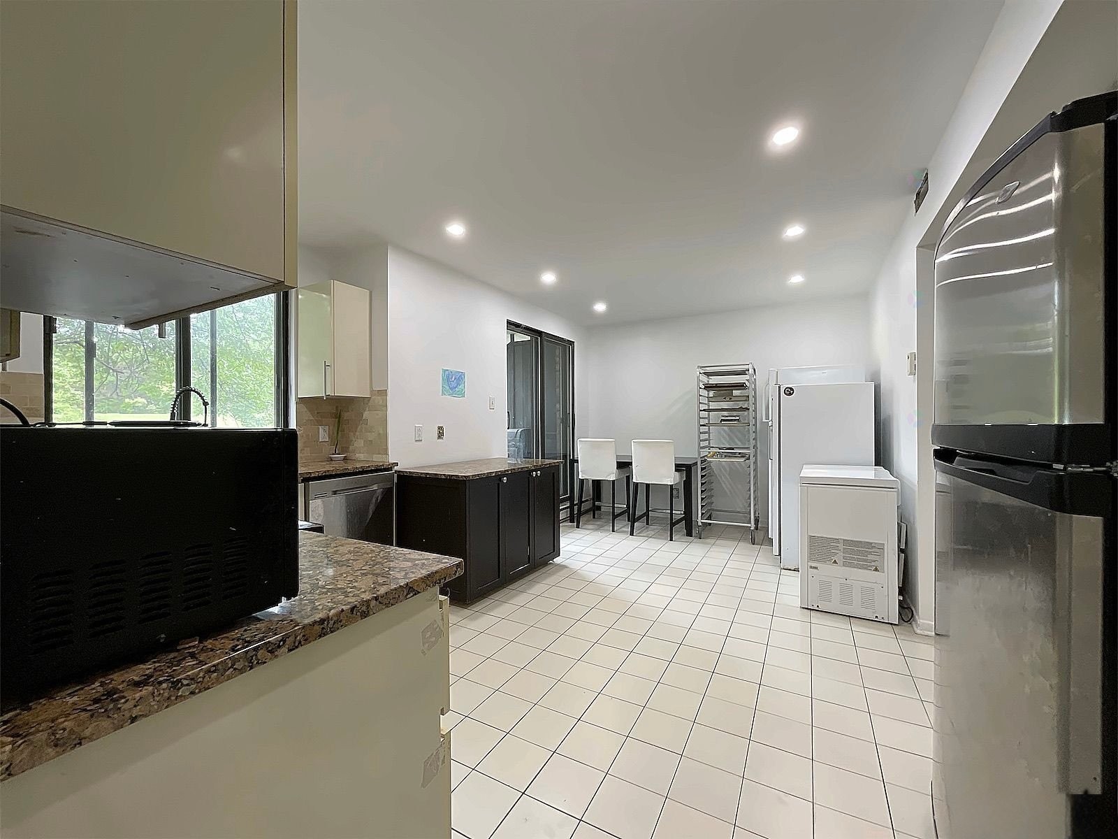 









5700


Av. Rembrandt

, 104,
Côte-Saint-Luc,




QC
H4W3E6

