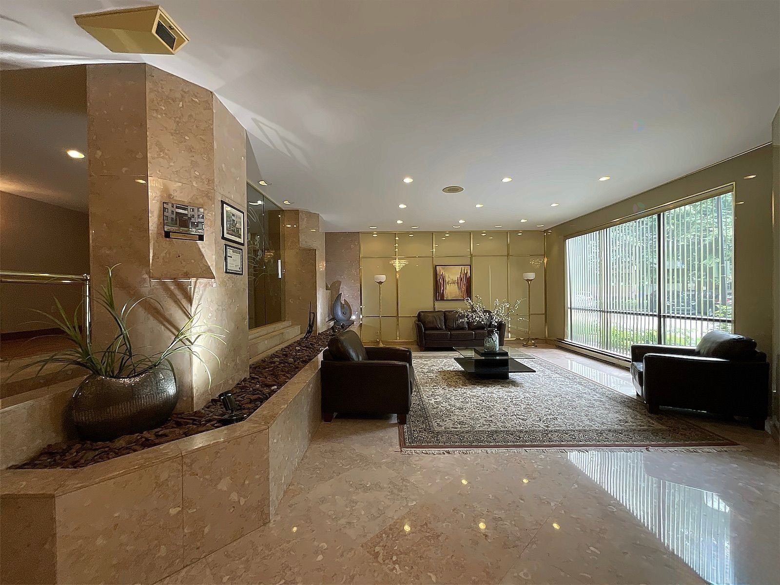 









5700


Av. Rembrandt

, 104,
Côte-Saint-Luc,




QC
H4W3E6

