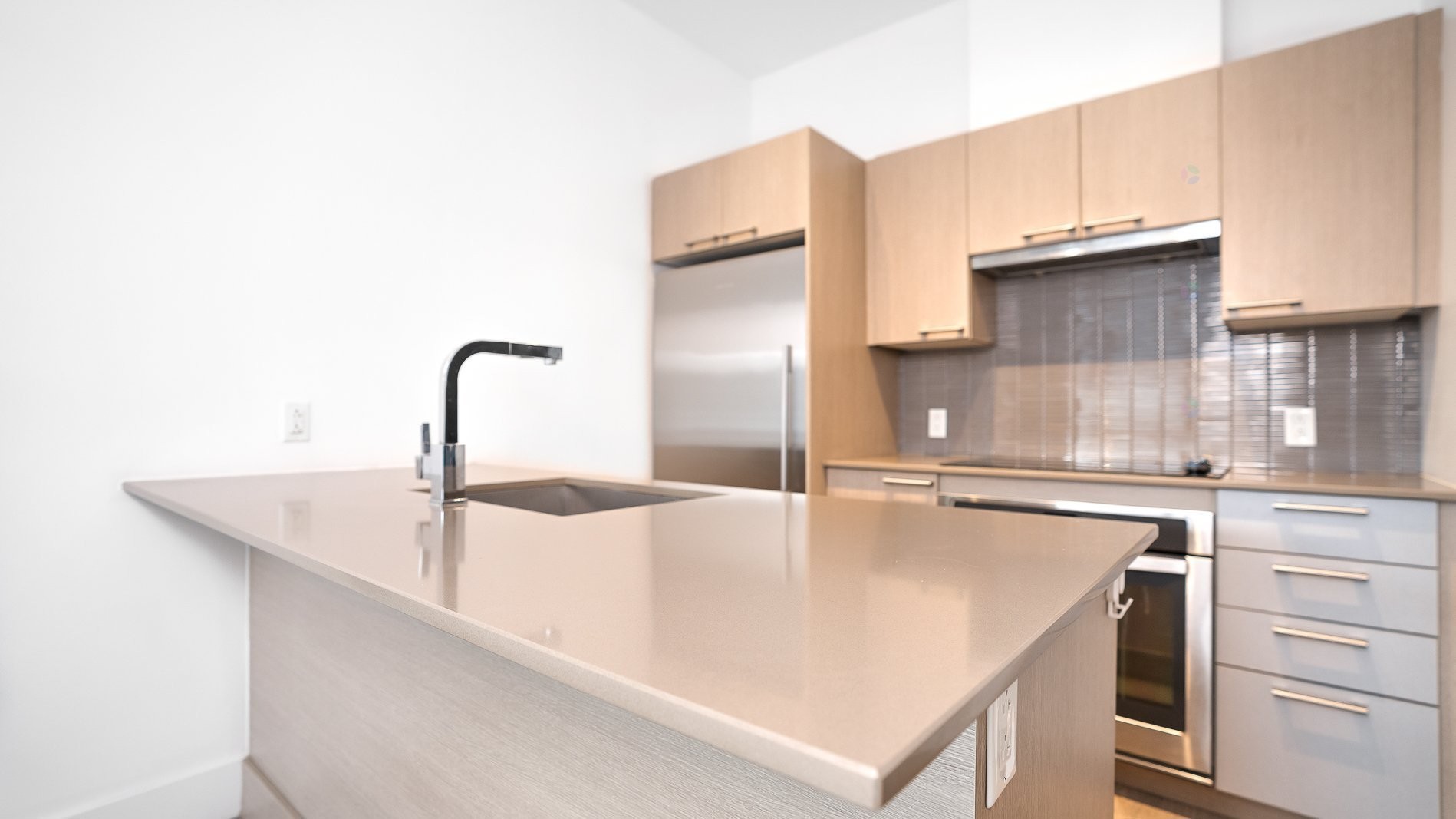 









405


Rue de la Concorde

, 2001,
Montréal (Ville-Marie),




QC
H3A0H1

